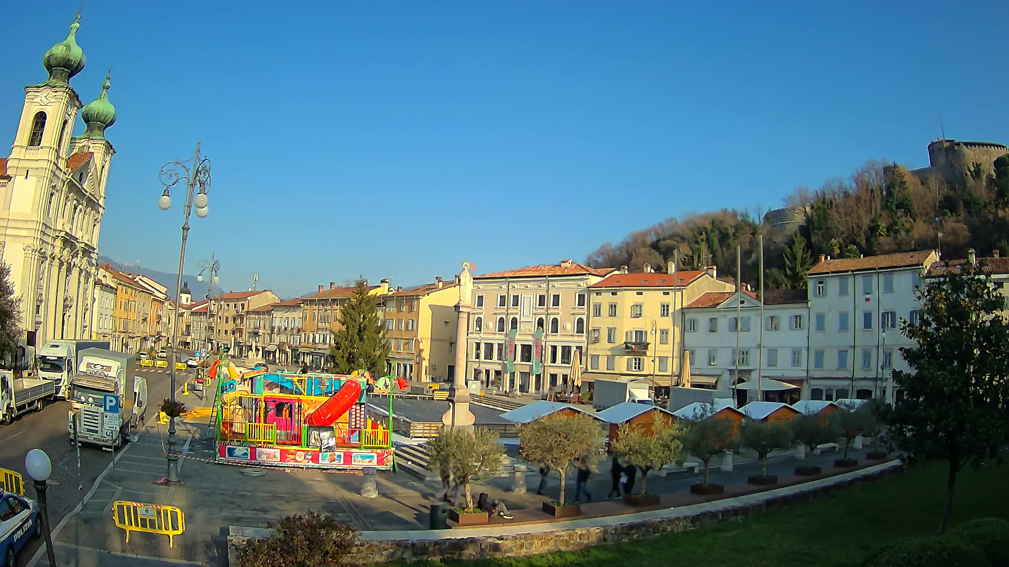 Kamera Gorica Travnik in cerkev sv. Ignacija