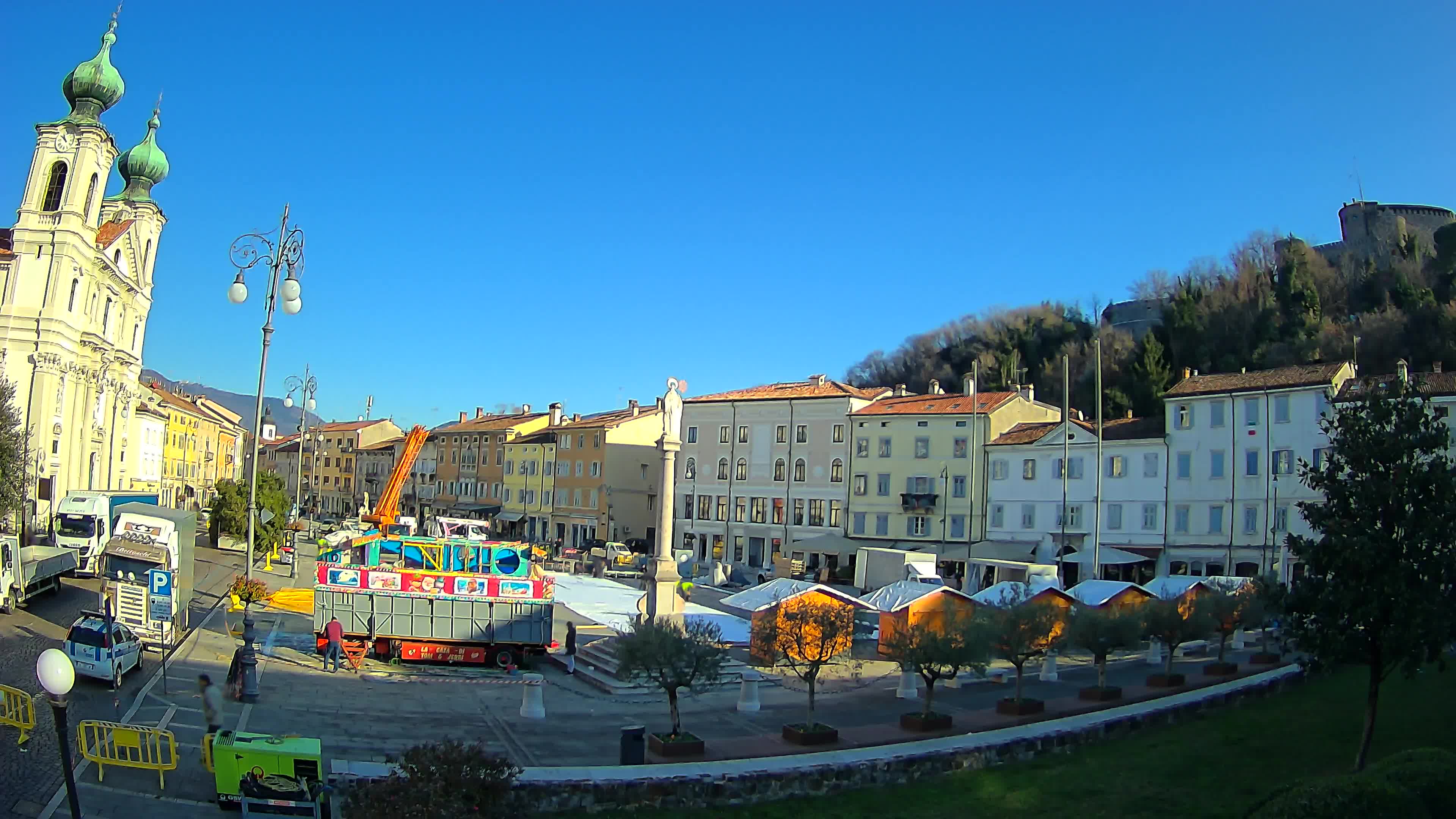 Kamera Gorica Travnik in cerkev sv. Ignacija