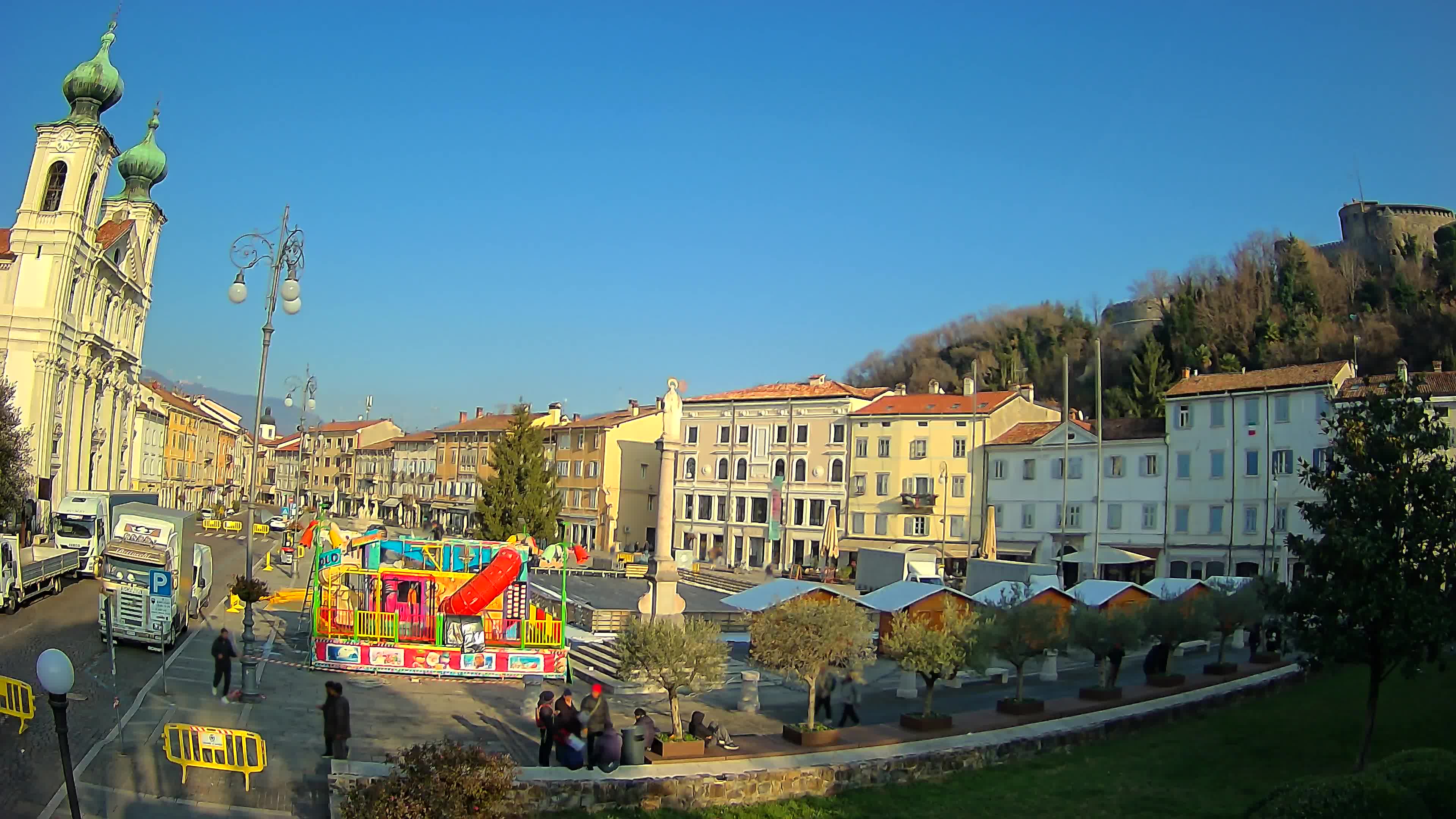 Kamera Gorica Travnik in cerkev sv. Ignacija