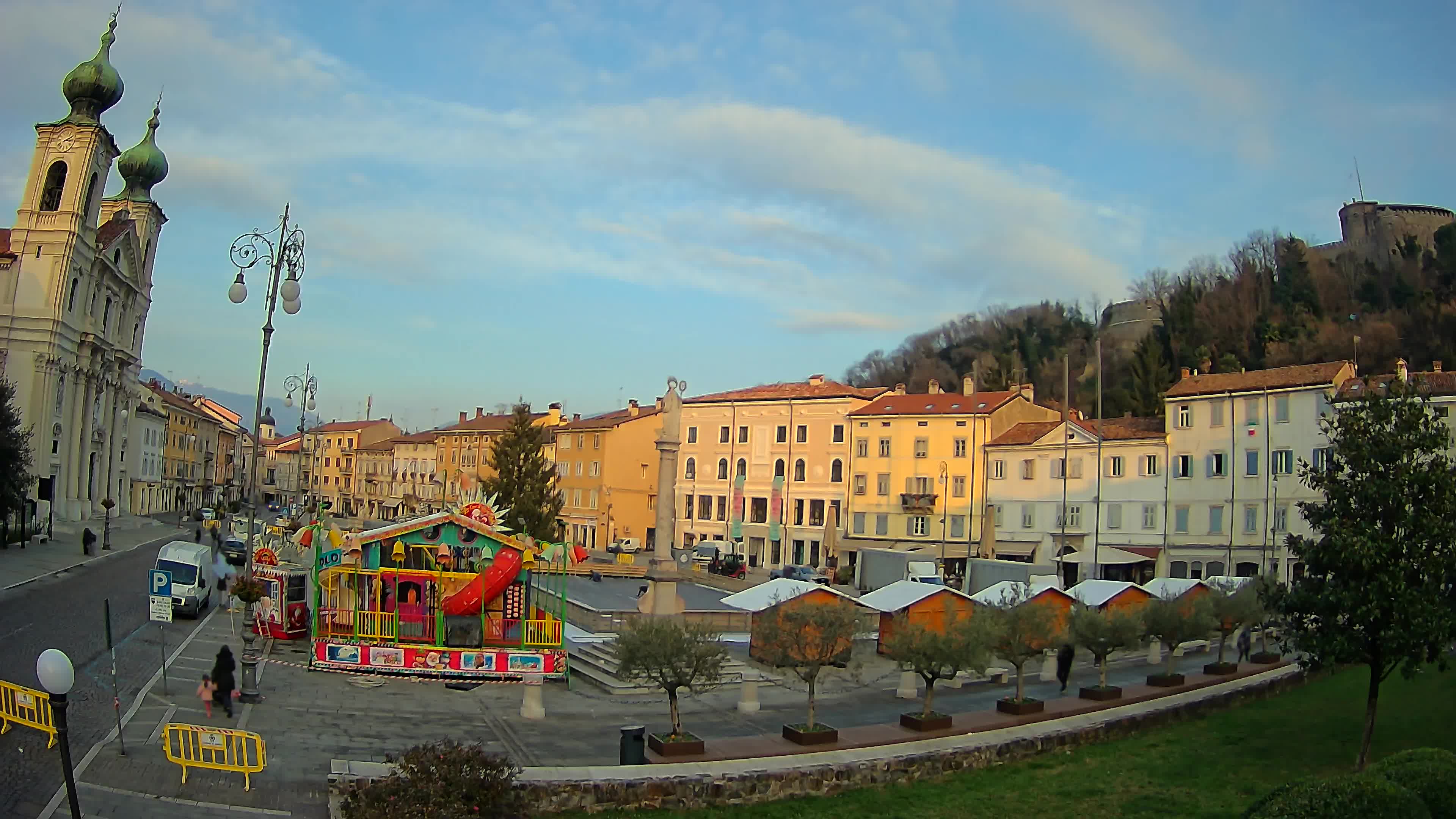 Kamera Gorica Travnik in cerkev sv. Ignacija