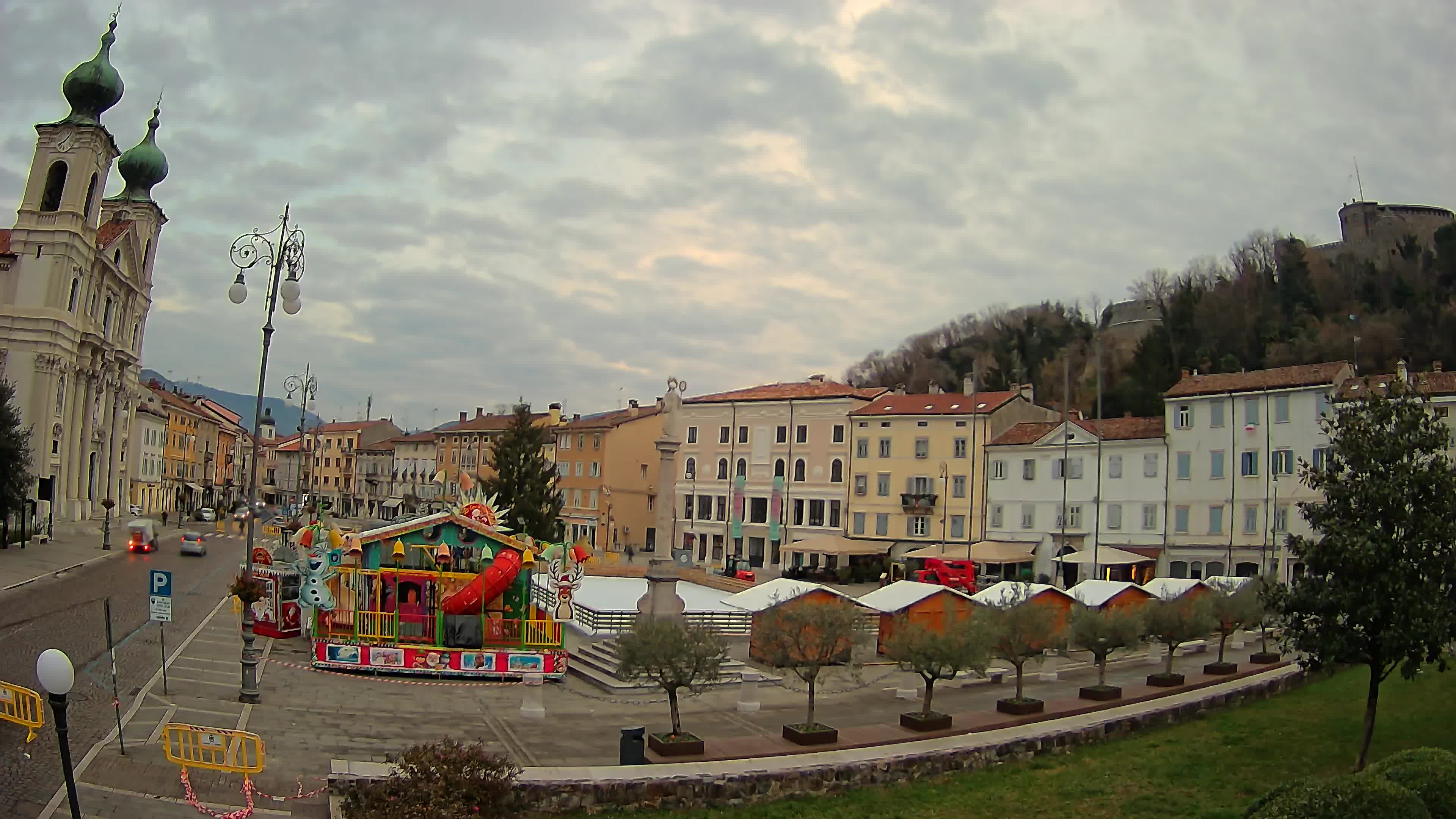Gorizia Piazza della Vittoria e chiesa di S. Ignazio