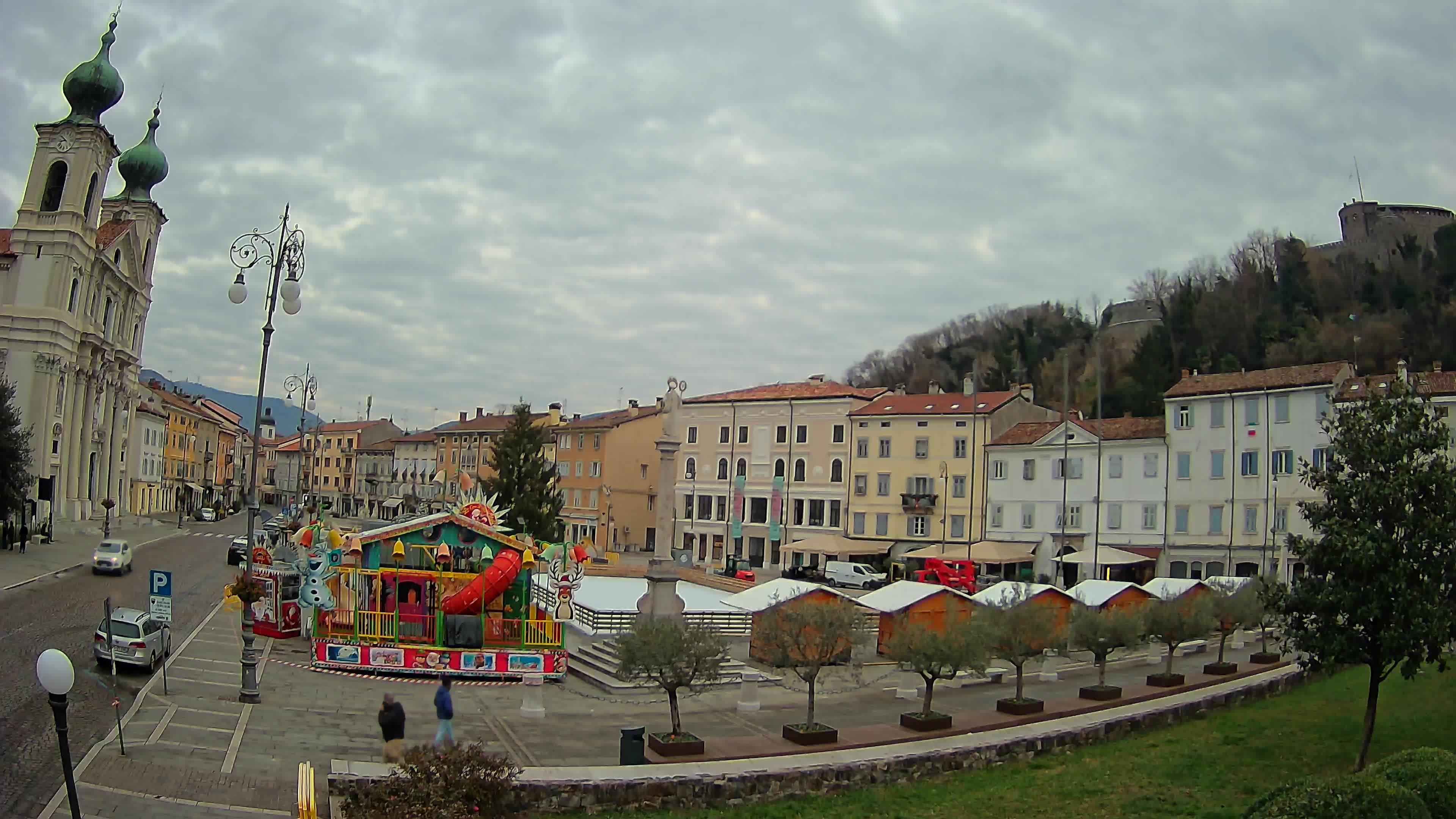 Kamera Gorica Travnik in cerkev sv. Ignacija