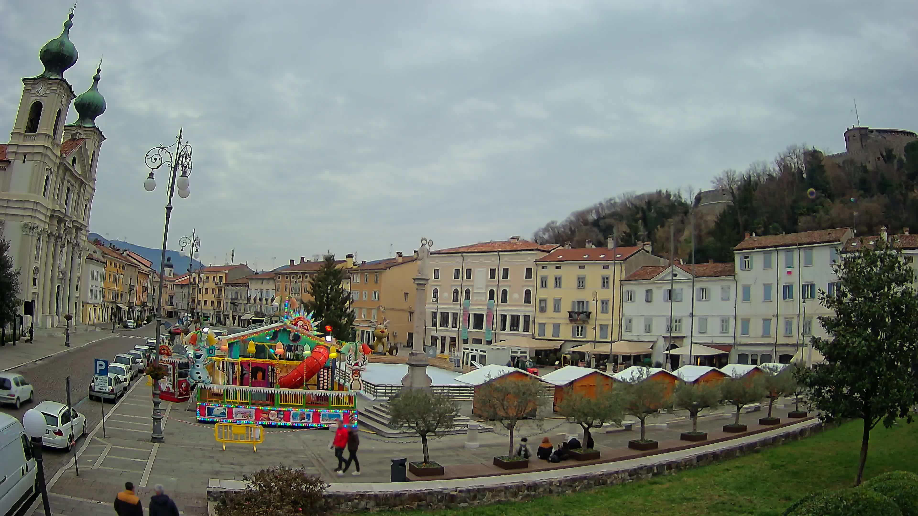 Kamera Gorica Travnik in cerkev sv. Ignacija