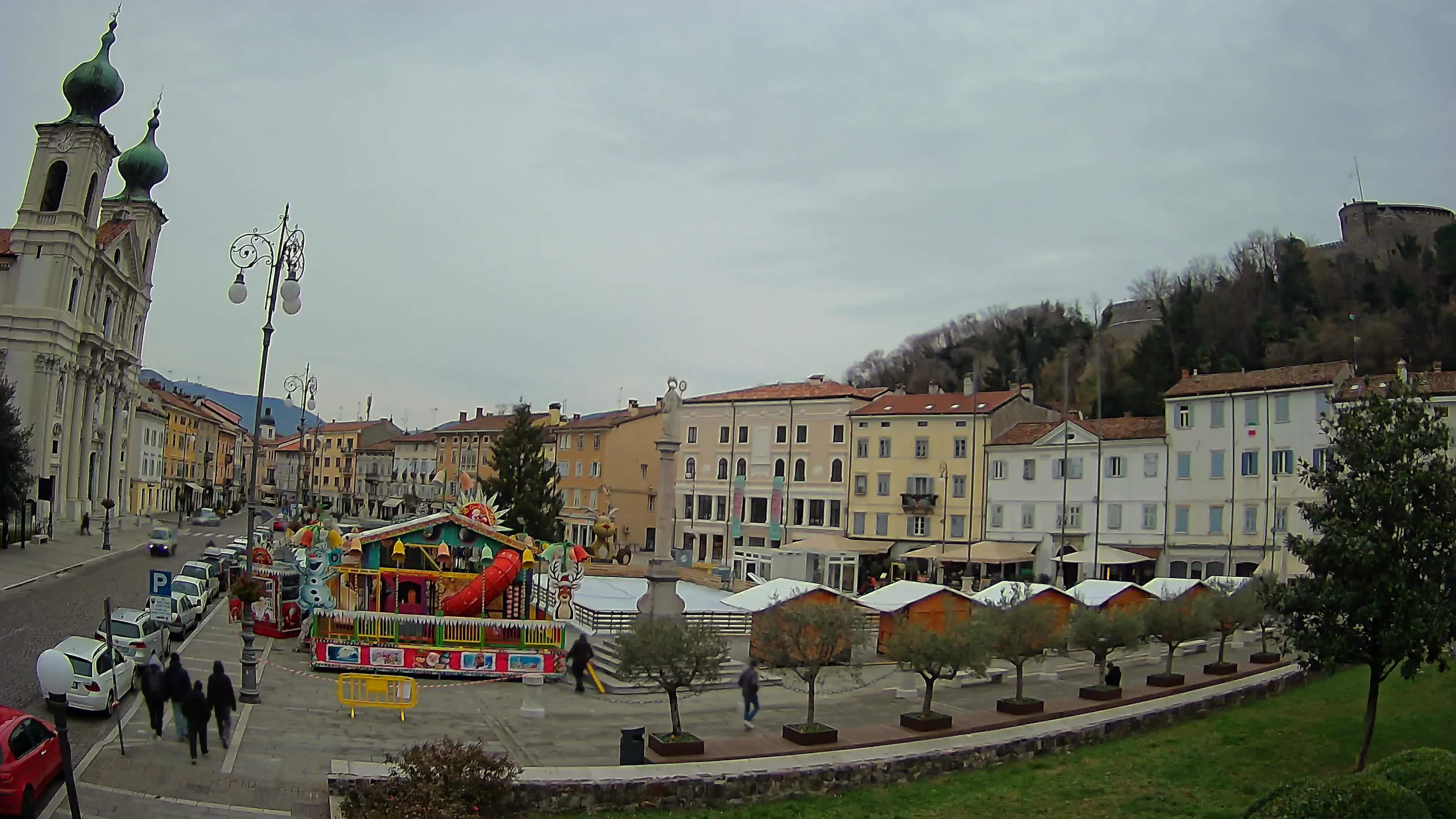 Kamera Gorica Travnik in cerkev sv. Ignacija
