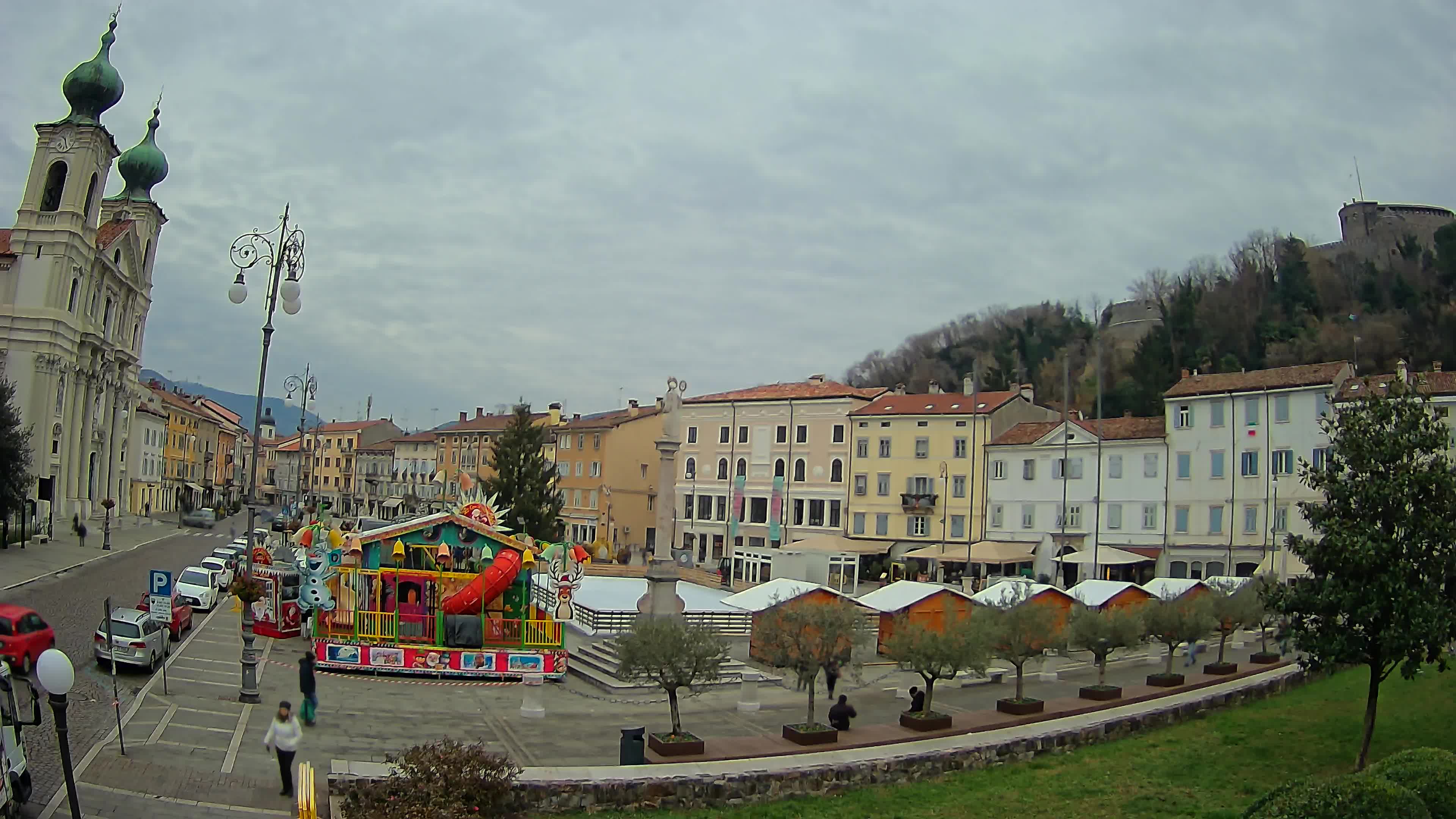 Kamera Gorica Travnik in cerkev sv. Ignacija
