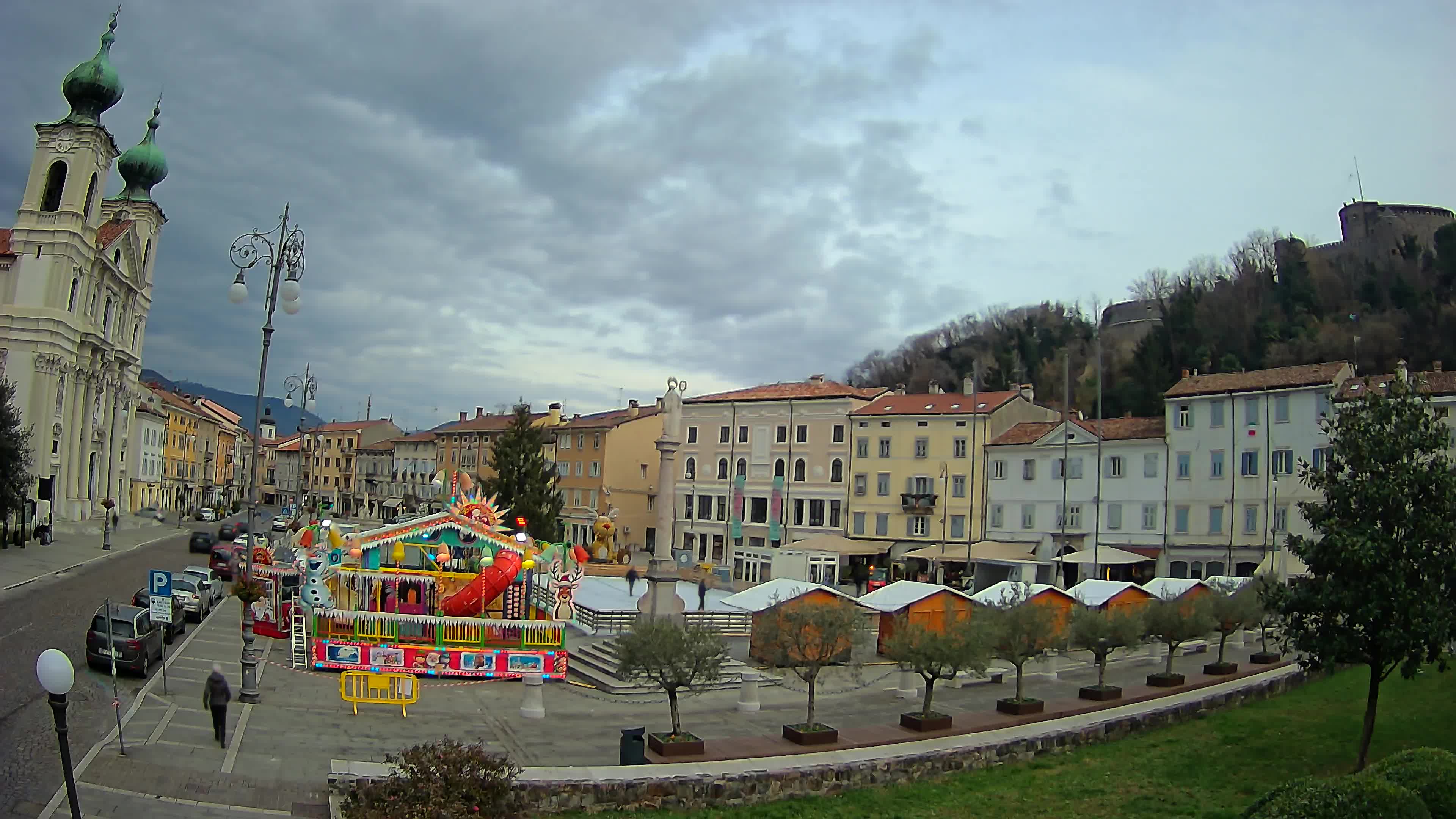 Kamera Gorica Travnik in cerkev sv. Ignacija