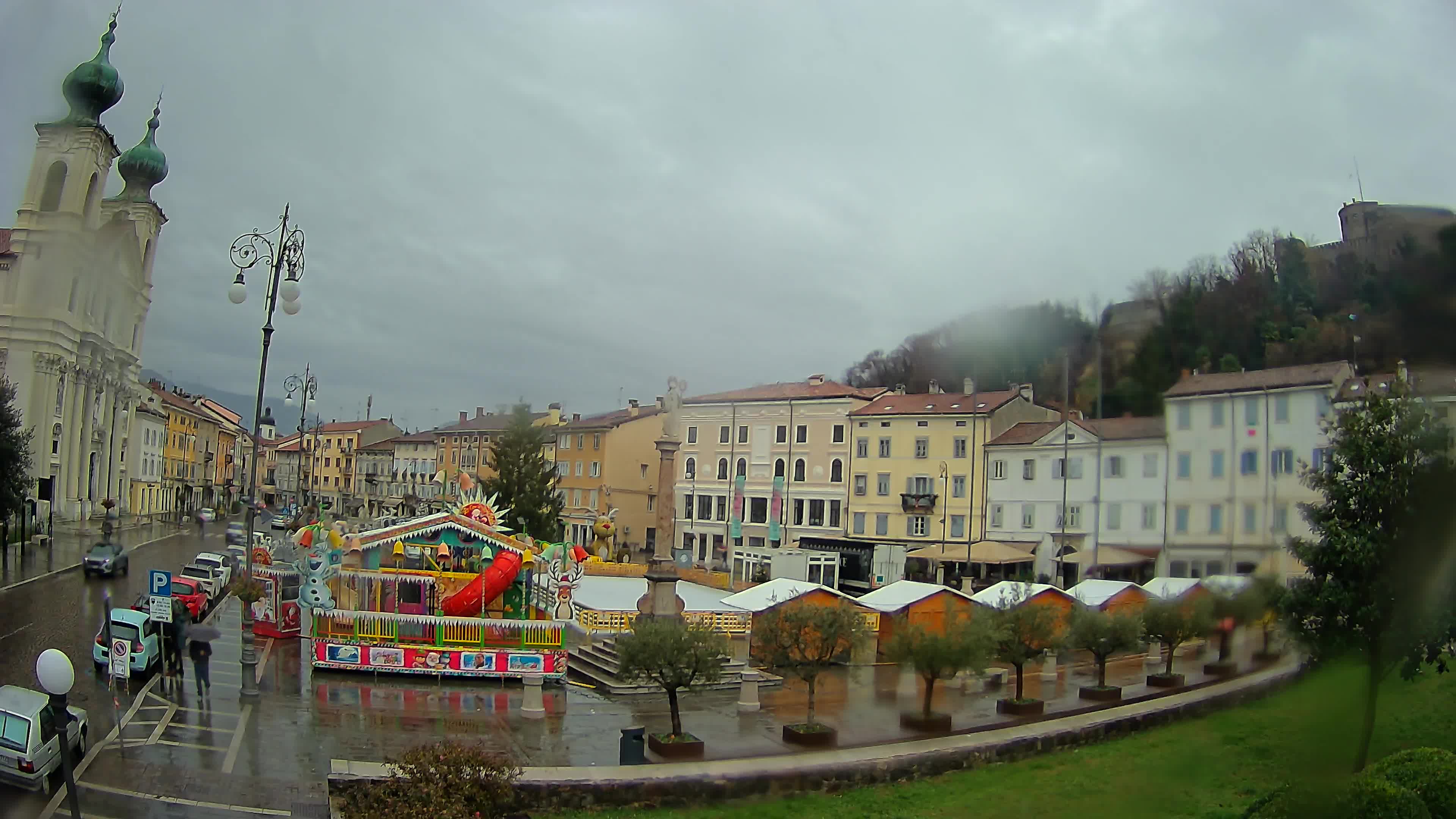 Kamera Gorica Travnik in cerkev sv. Ignacija