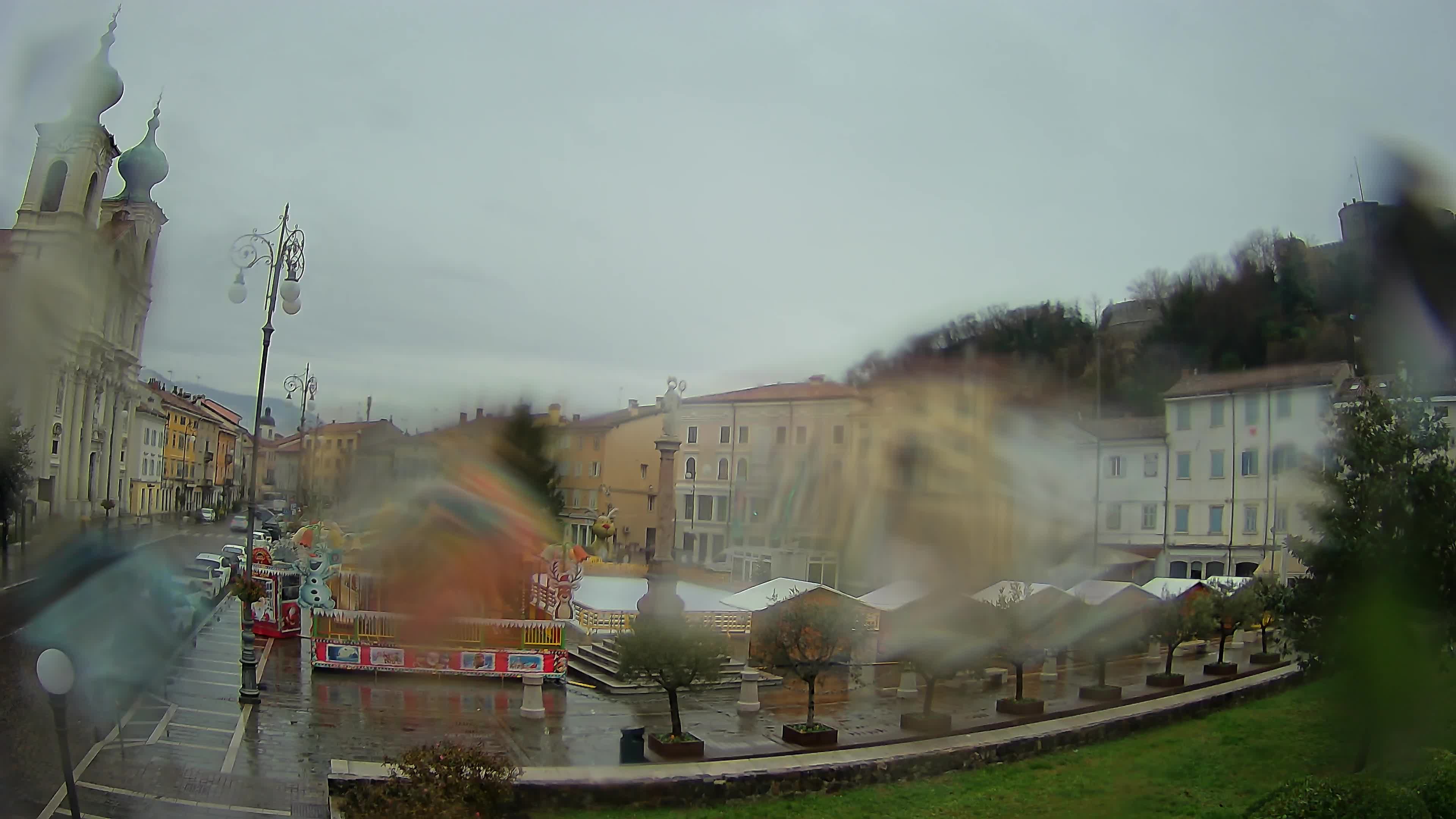 Kamera Gorica Travnik in cerkev sv. Ignacija