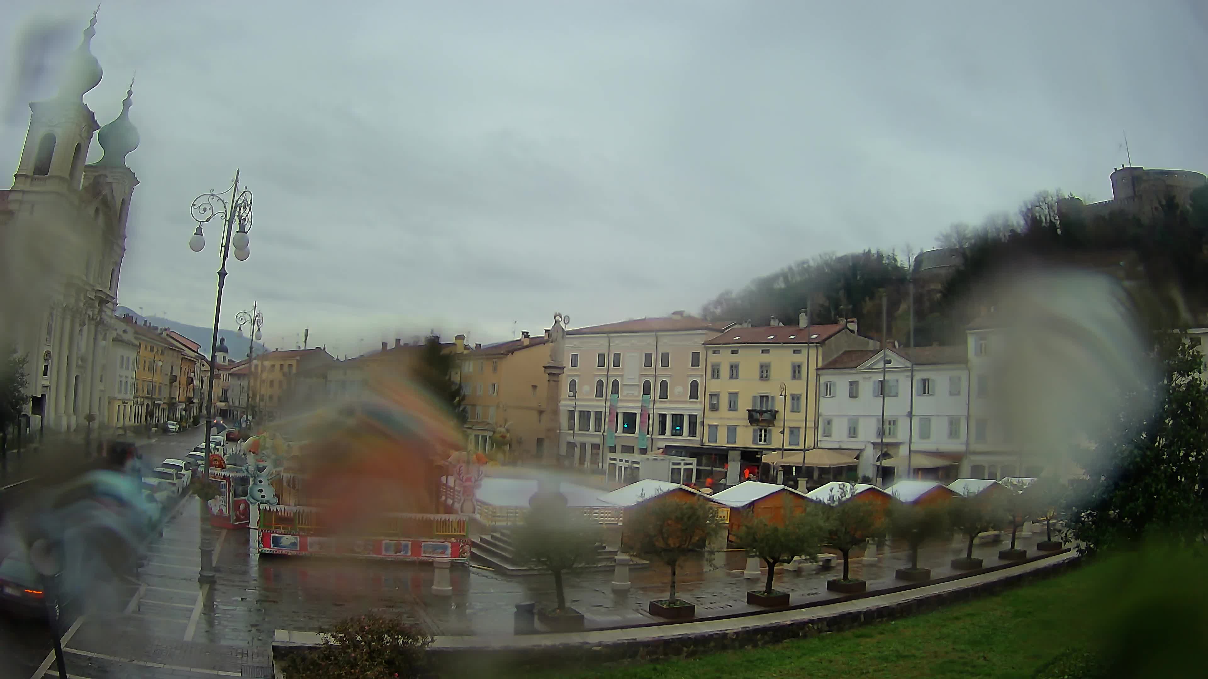 Kamera Gorica Travnik in cerkev sv. Ignacija