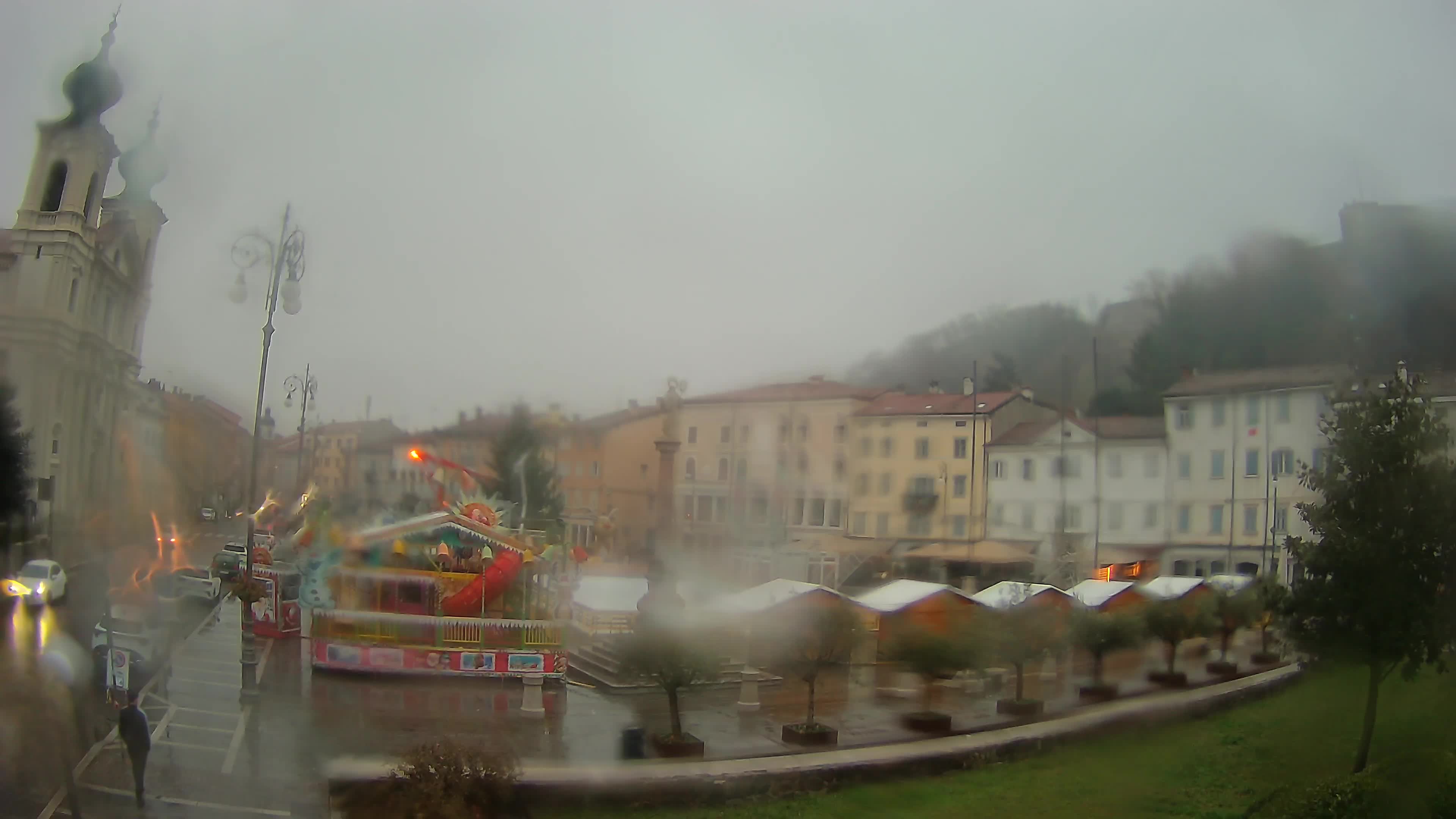 Kamera Gorica Travnik in cerkev sv. Ignacija