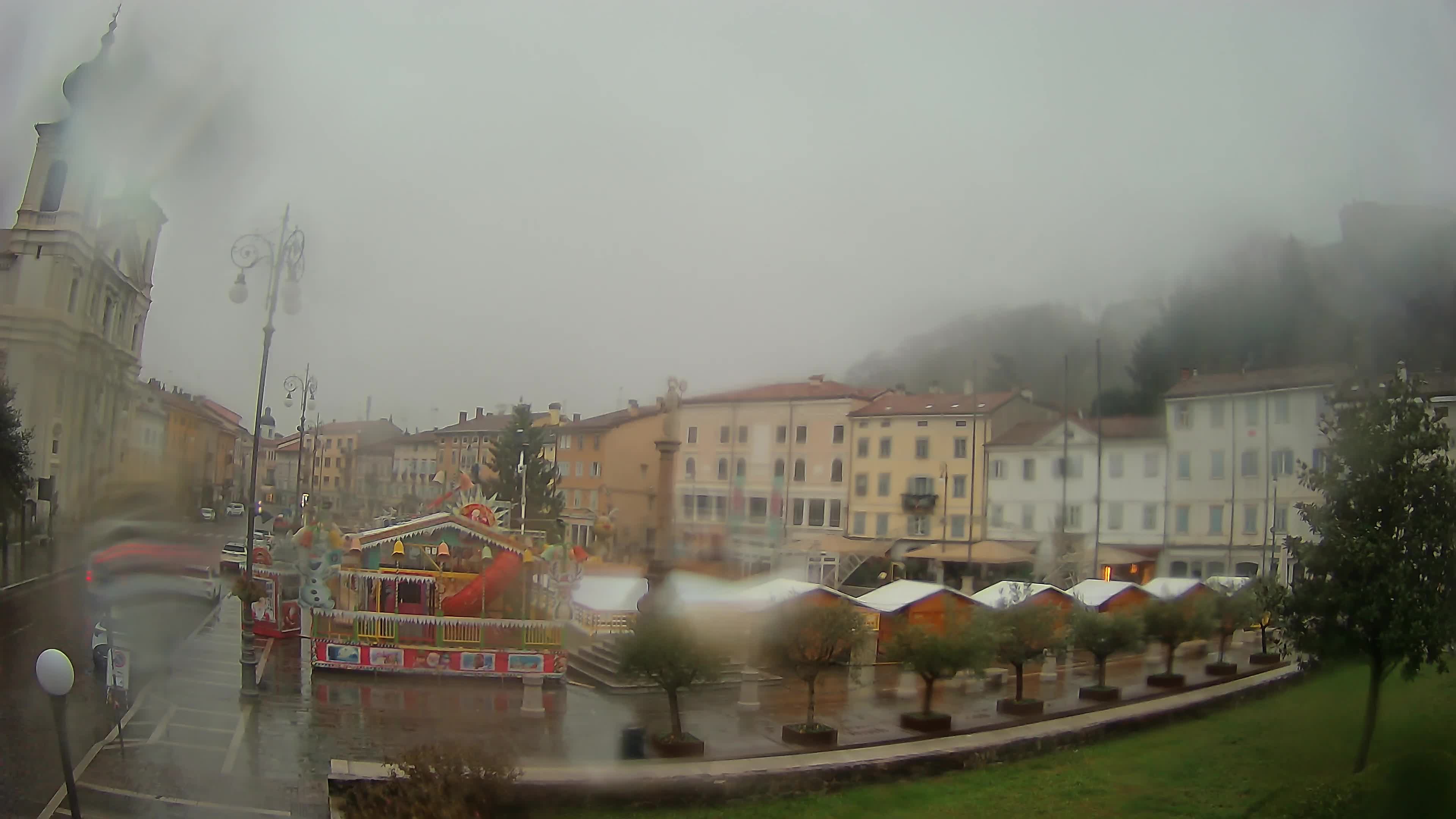 Gorizia Piazza della Vittoria e chiesa di S. Ignazio