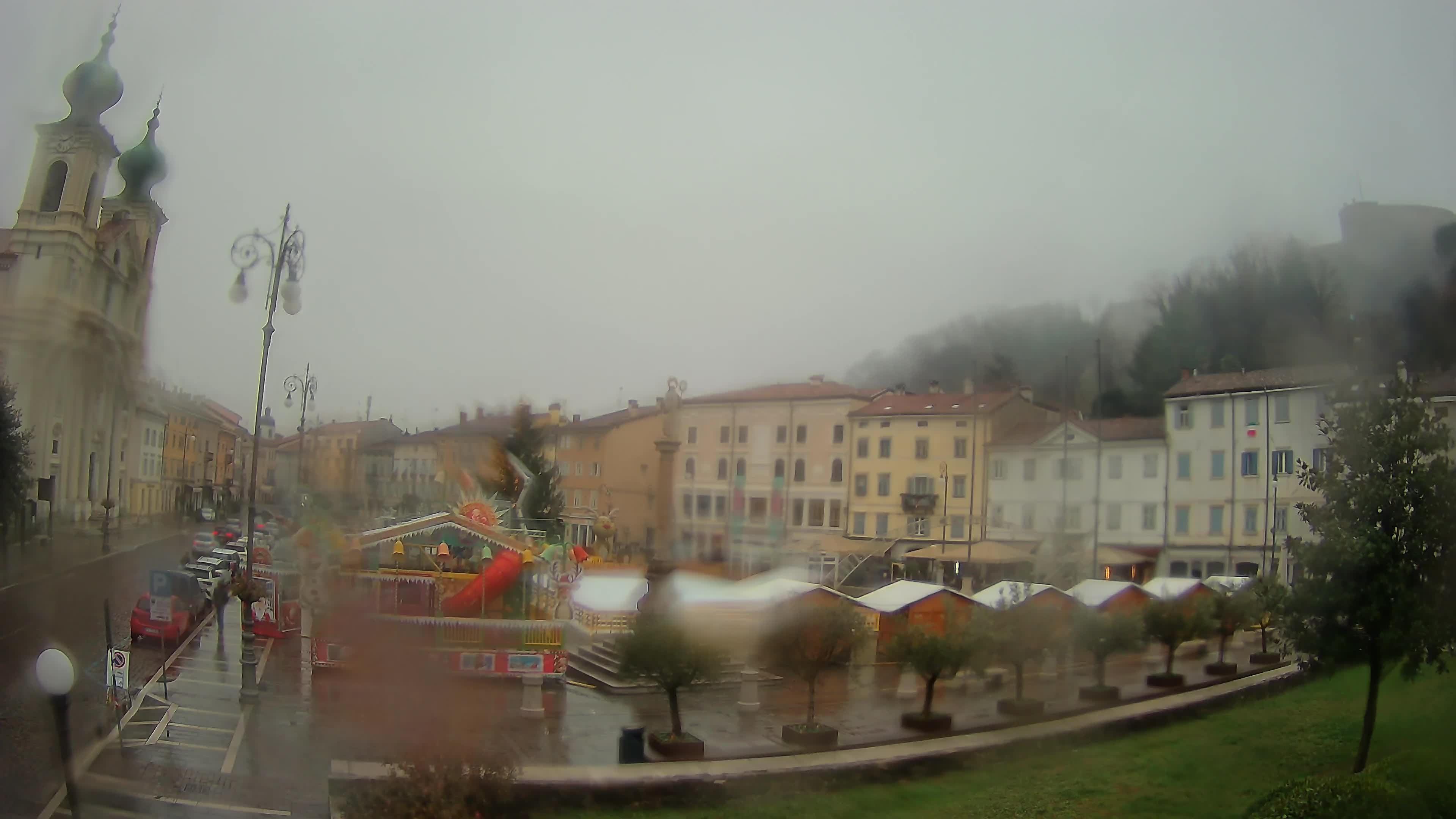 Kamera Gorica Travnik in cerkev sv. Ignacija