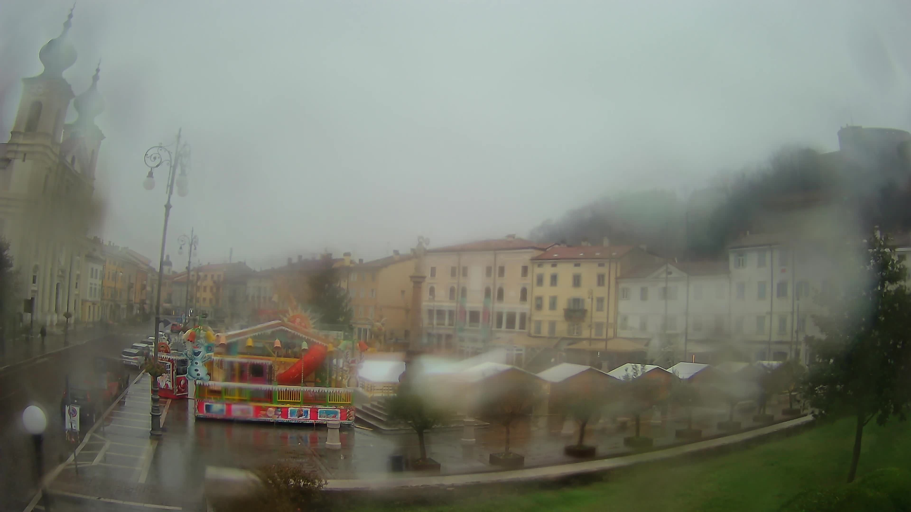 Kamera Gorica Travnik in cerkev sv. Ignacija