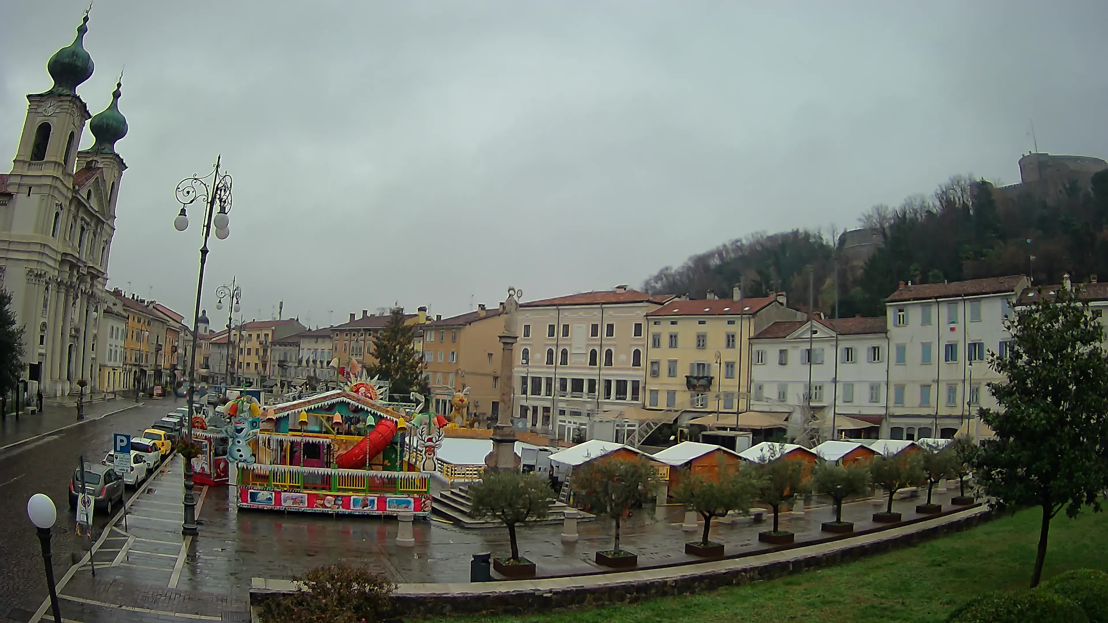 Kamera Gorica Travnik in cerkev sv. Ignacija