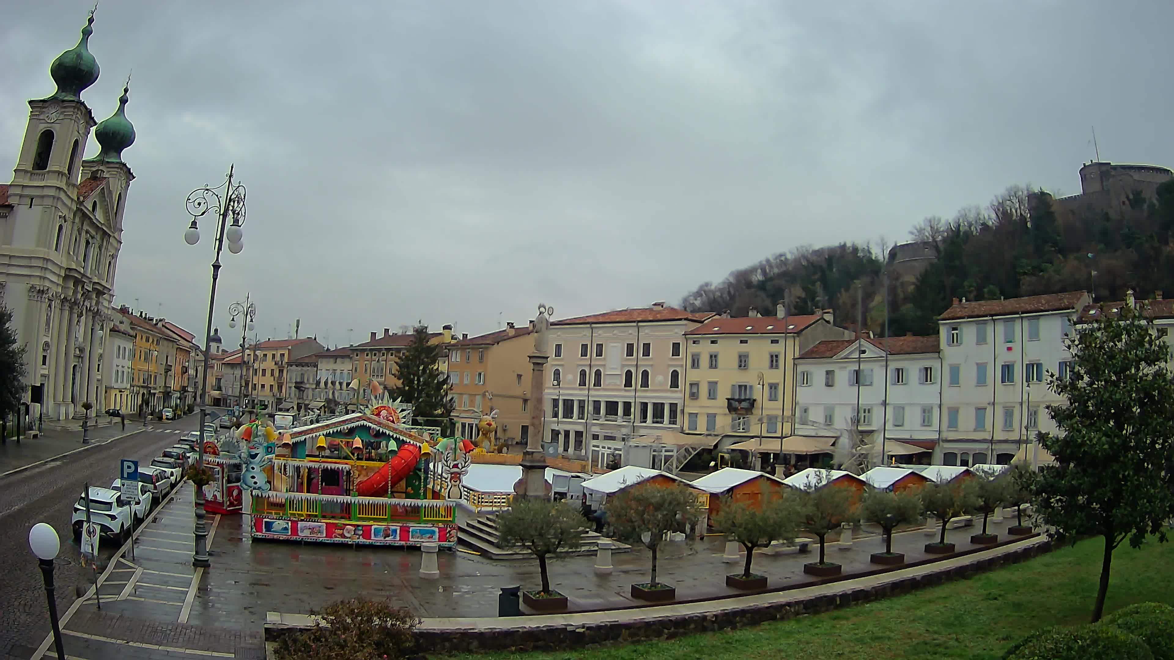 Kamera Gorica Travnik in cerkev sv. Ignacija