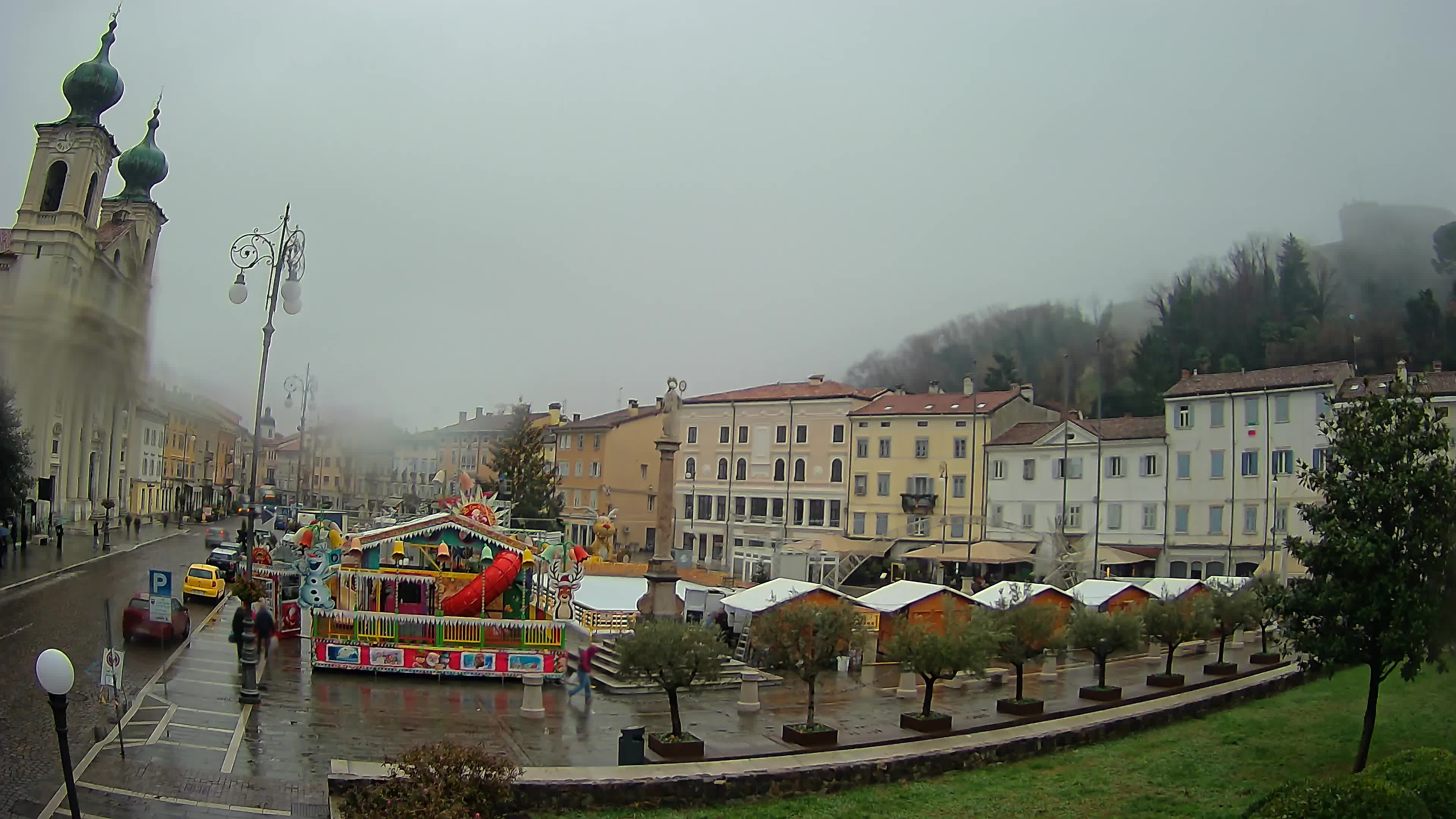 Gorizia Piazza della Vittoria e chiesa di S. Ignazio