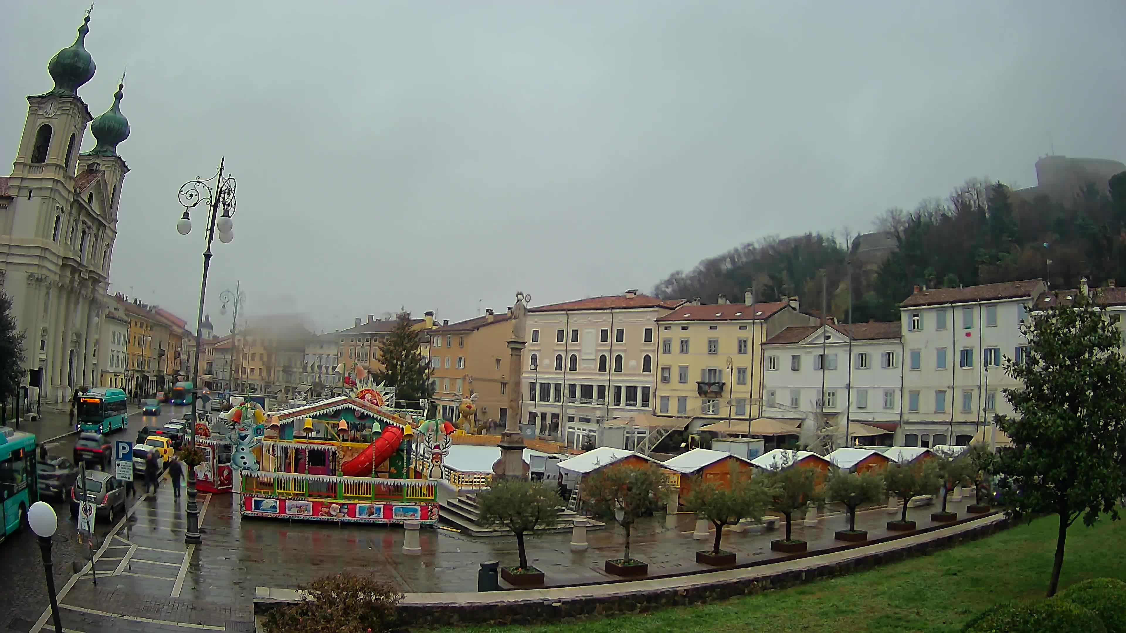Kamera Gorica Travnik in cerkev sv. Ignacija
