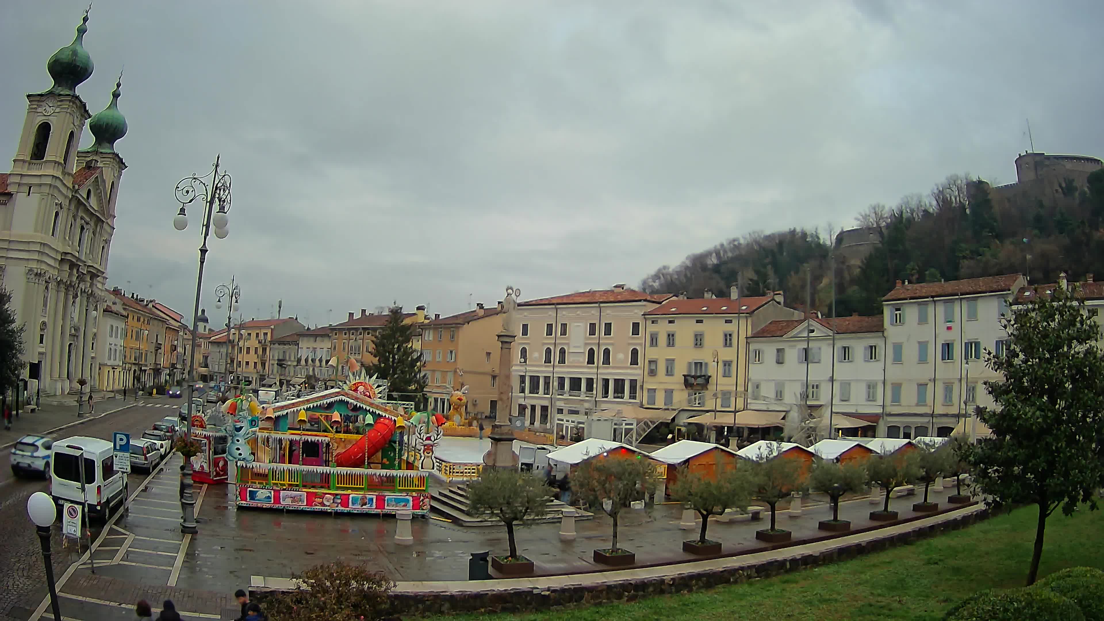 Kamera Gorica Travnik in cerkev sv. Ignacija