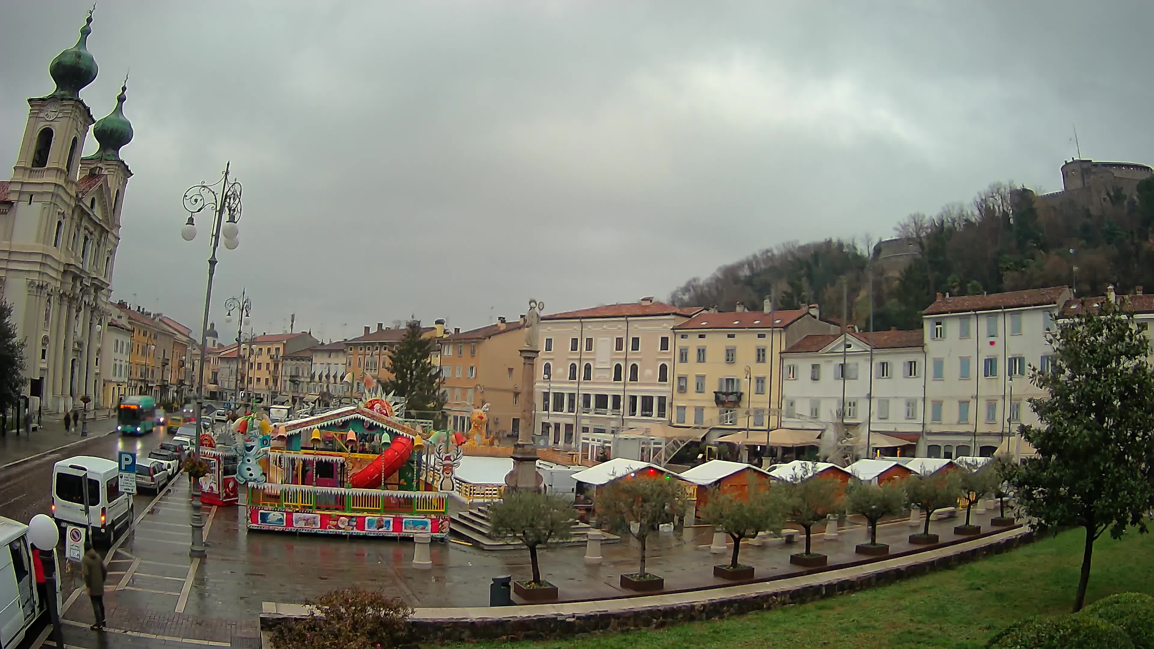 Kamera Gorica Travnik in cerkev sv. Ignacija