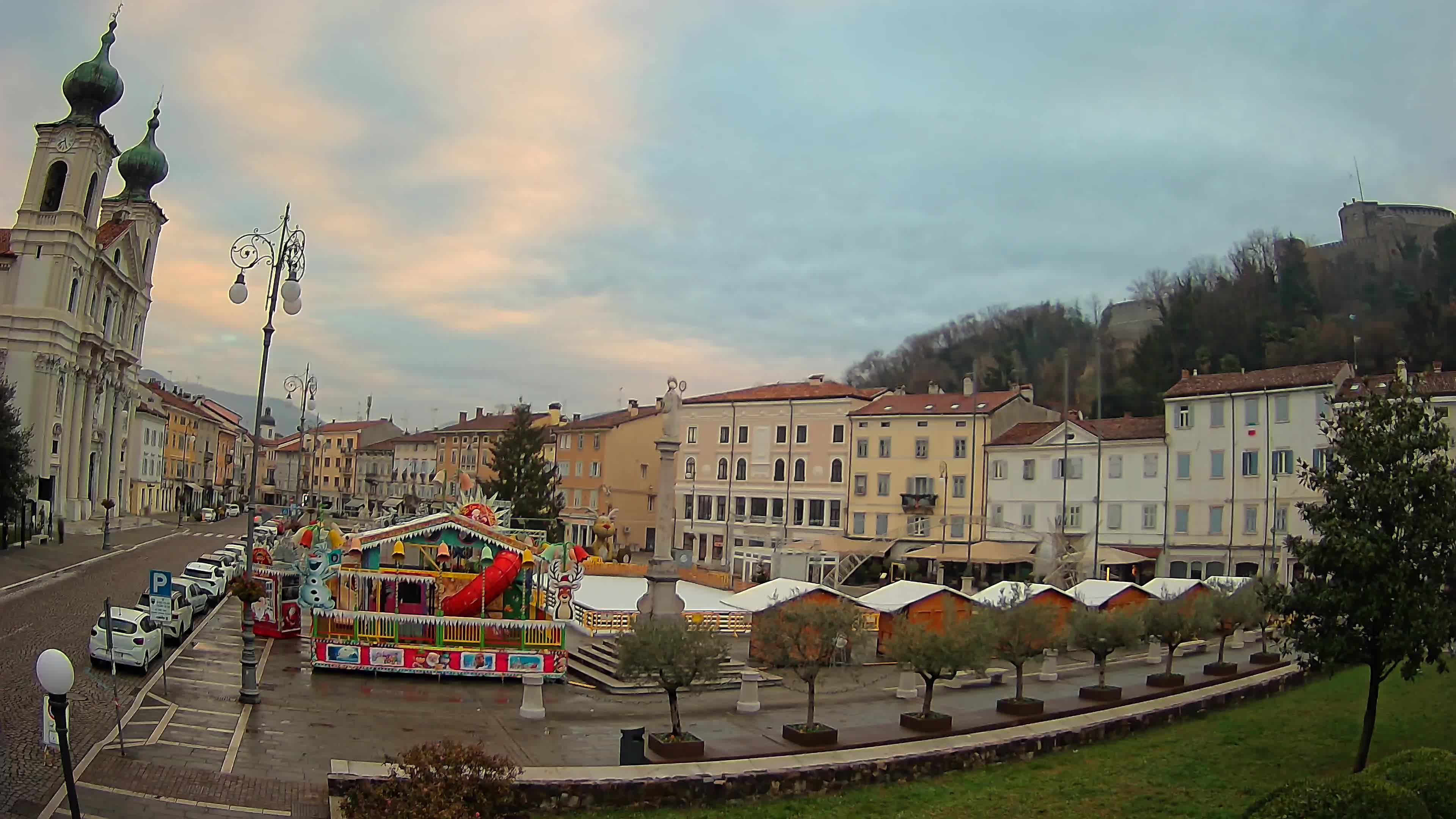 Kamera Gorica Travnik in cerkev sv. Ignacija