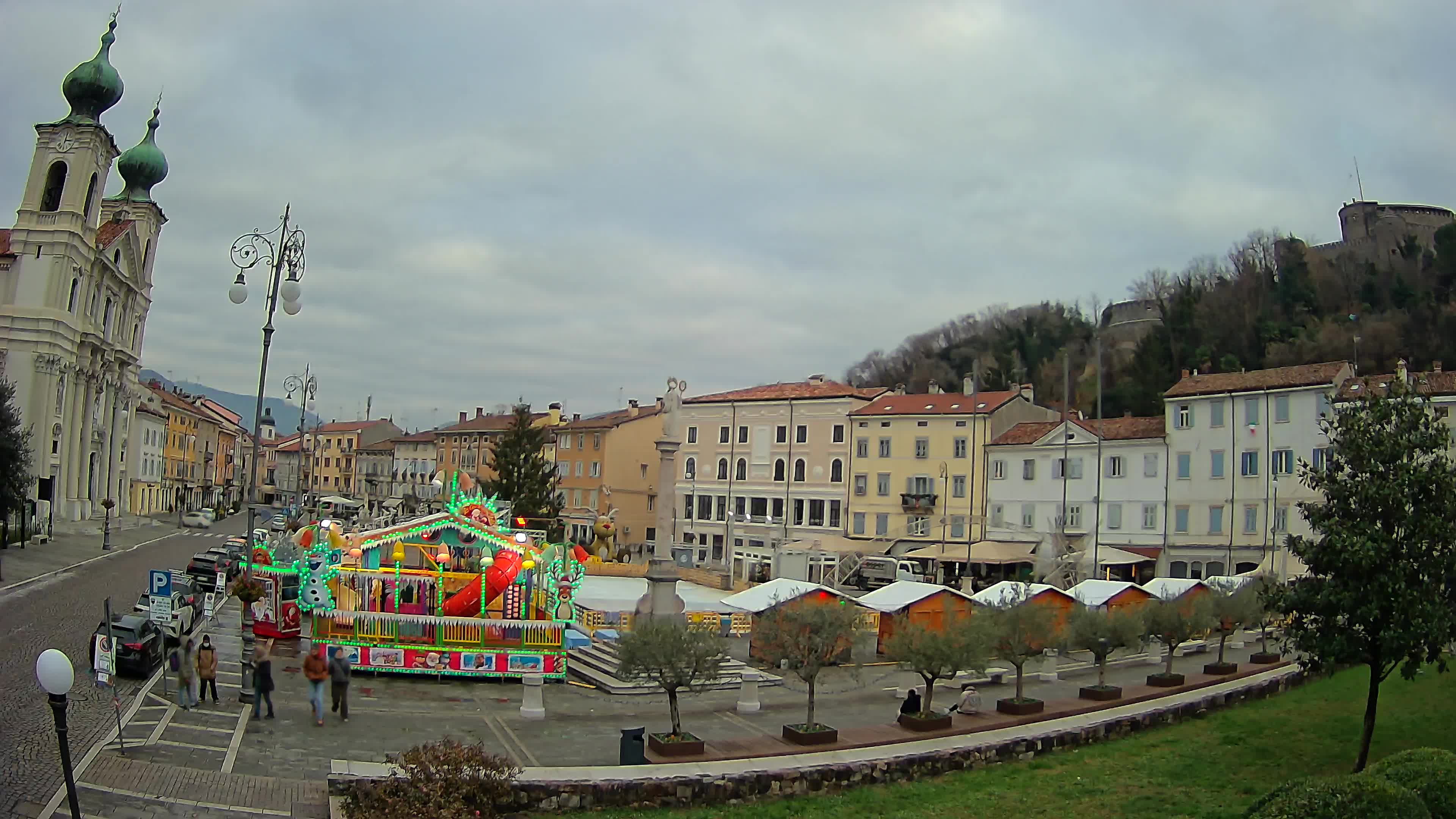 Kamera Gorica Travnik in cerkev sv. Ignacija