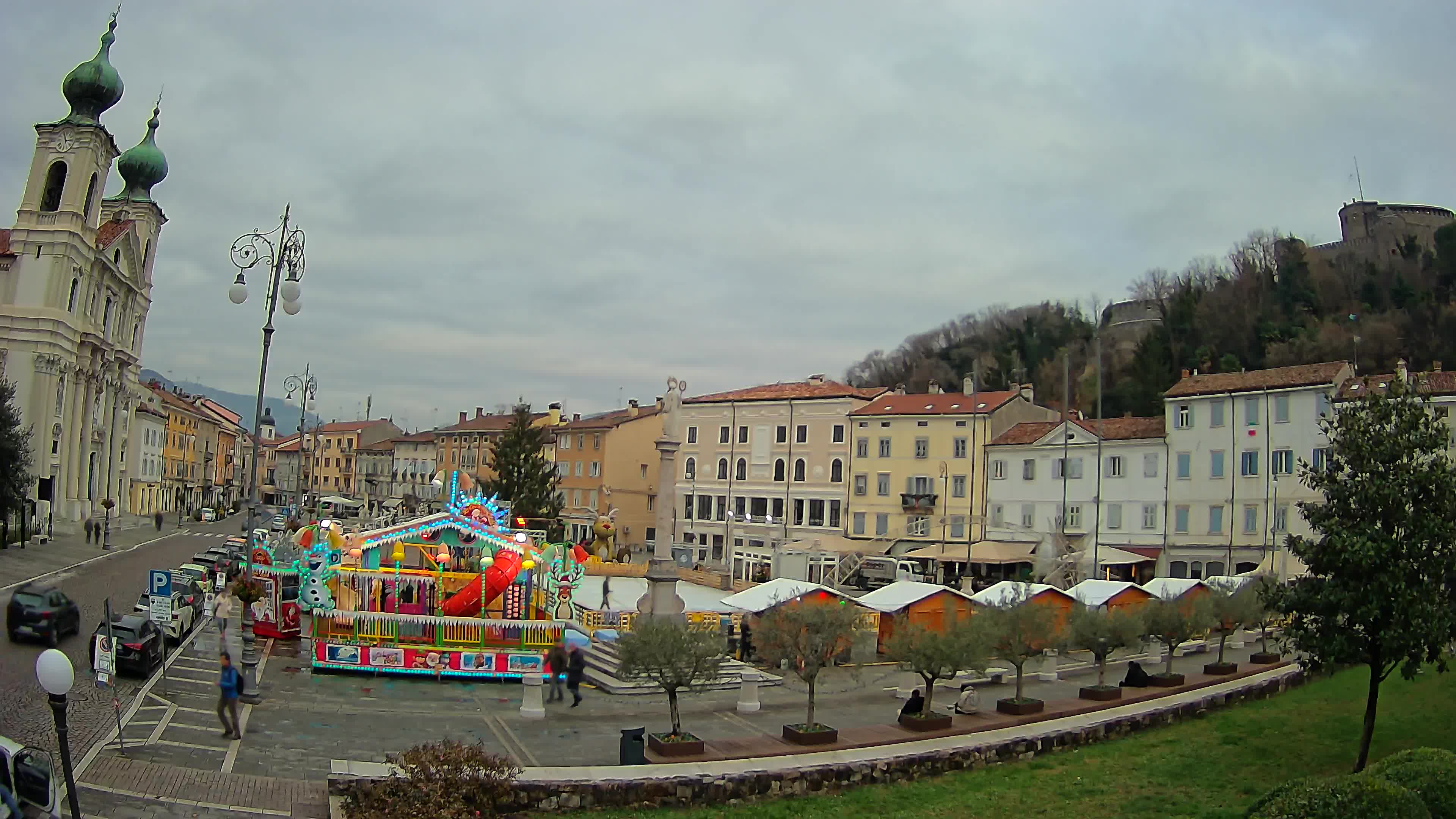 Kamera Gorica Travnik in cerkev sv. Ignacija
