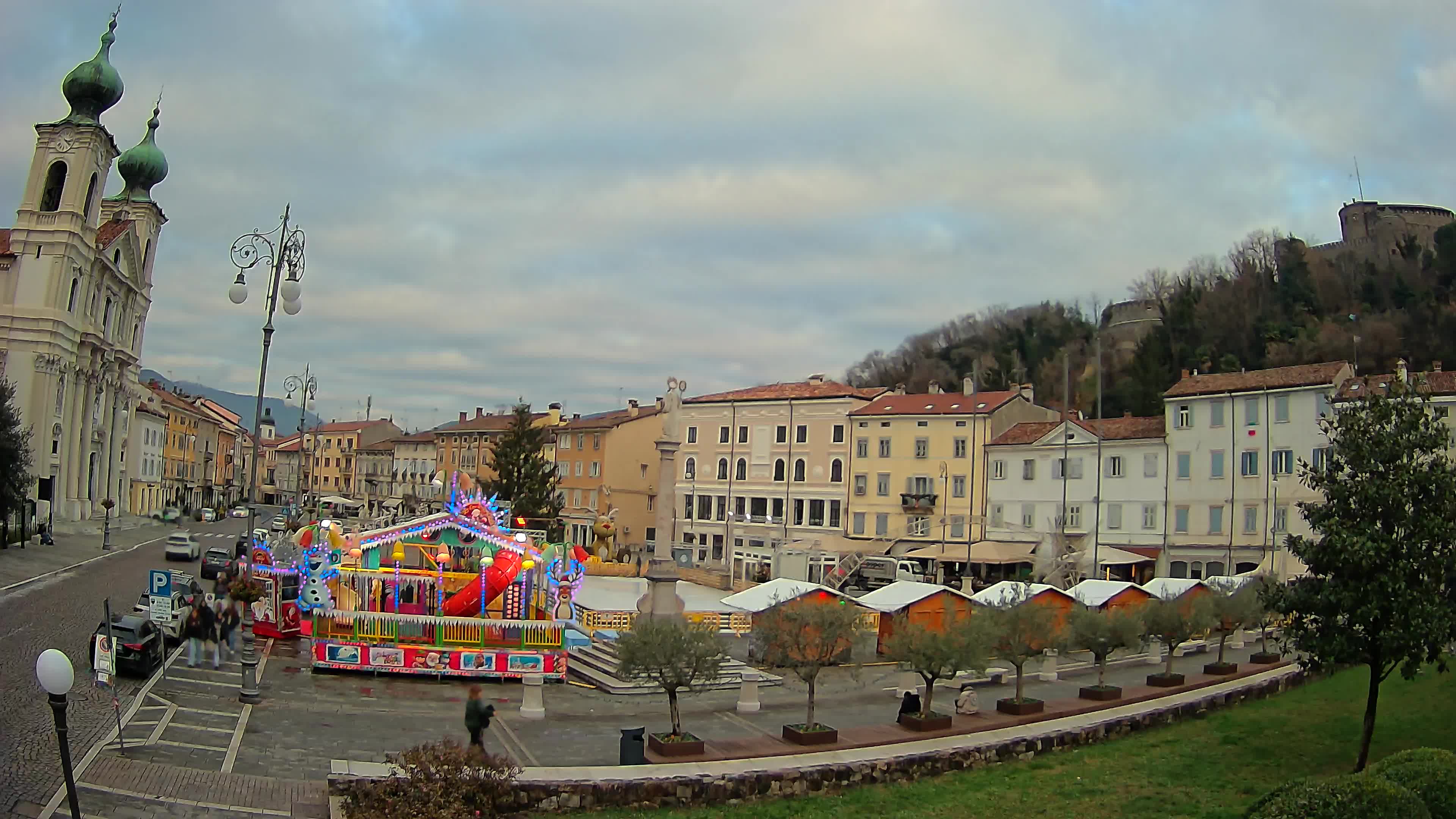 Kamera Gorica Travnik in cerkev sv. Ignacija