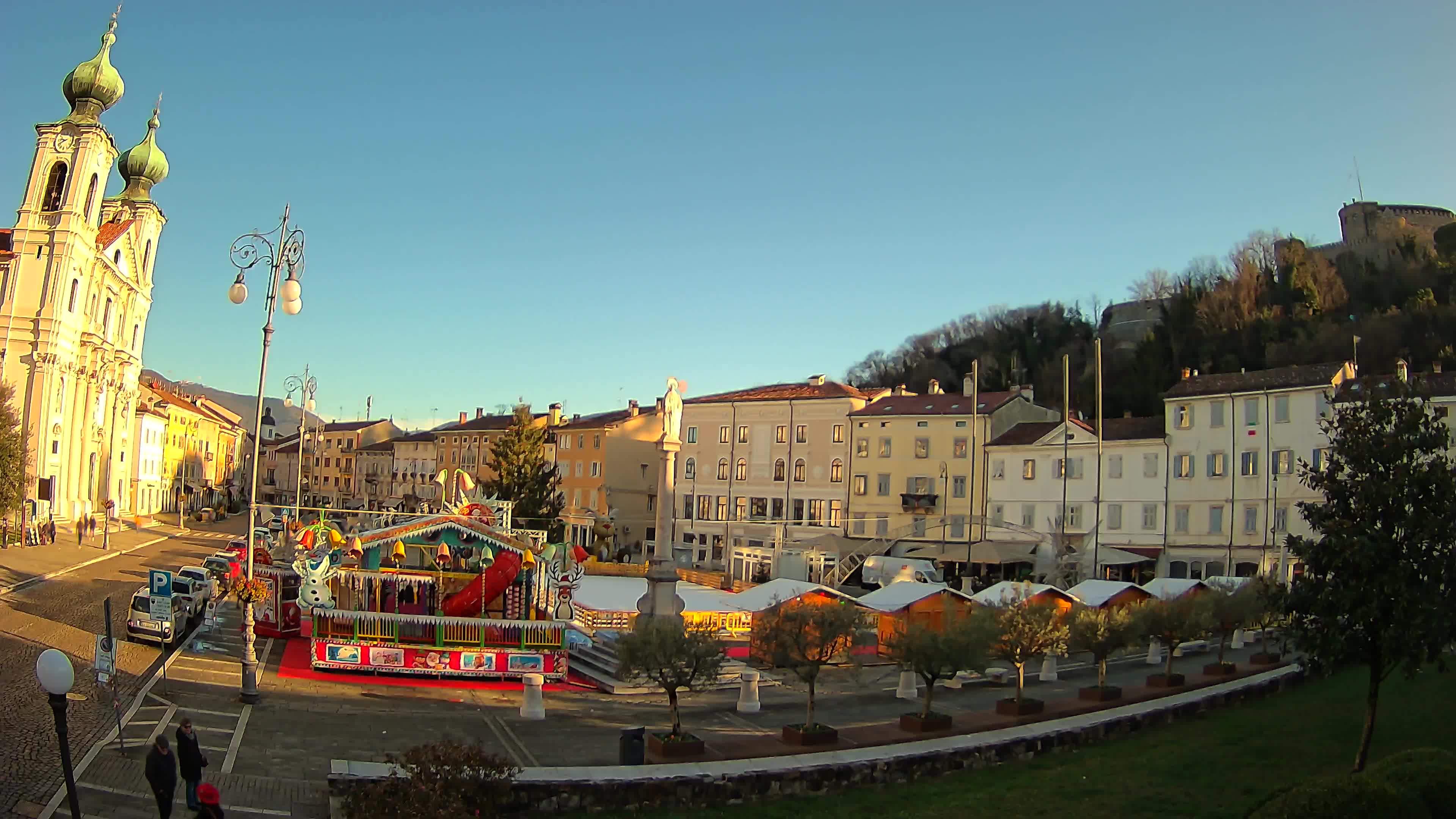 Kamera Gorica Travnik in cerkev sv. Ignacija
