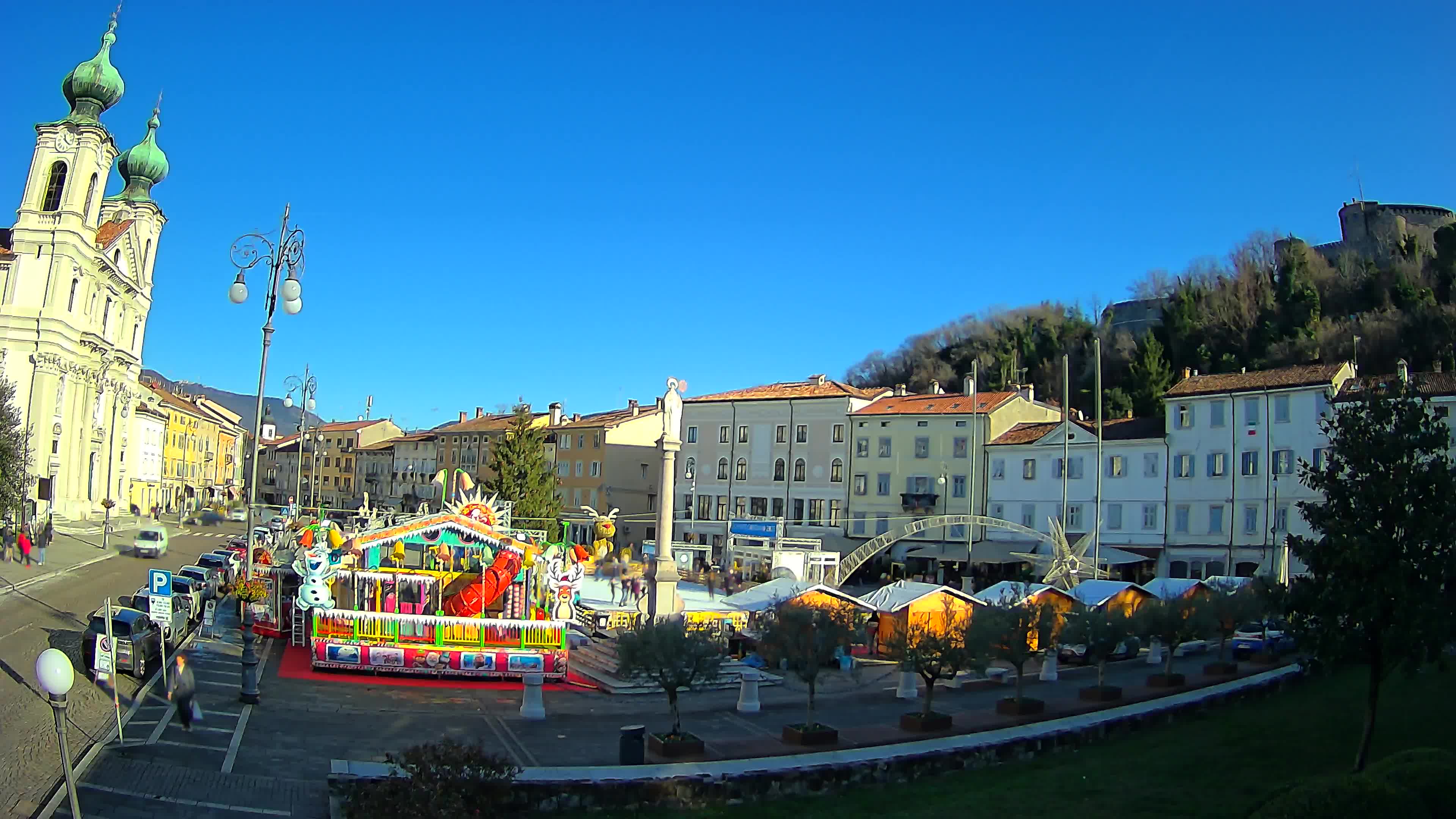 Kamera Gorica Travnik in cerkev sv. Ignacija