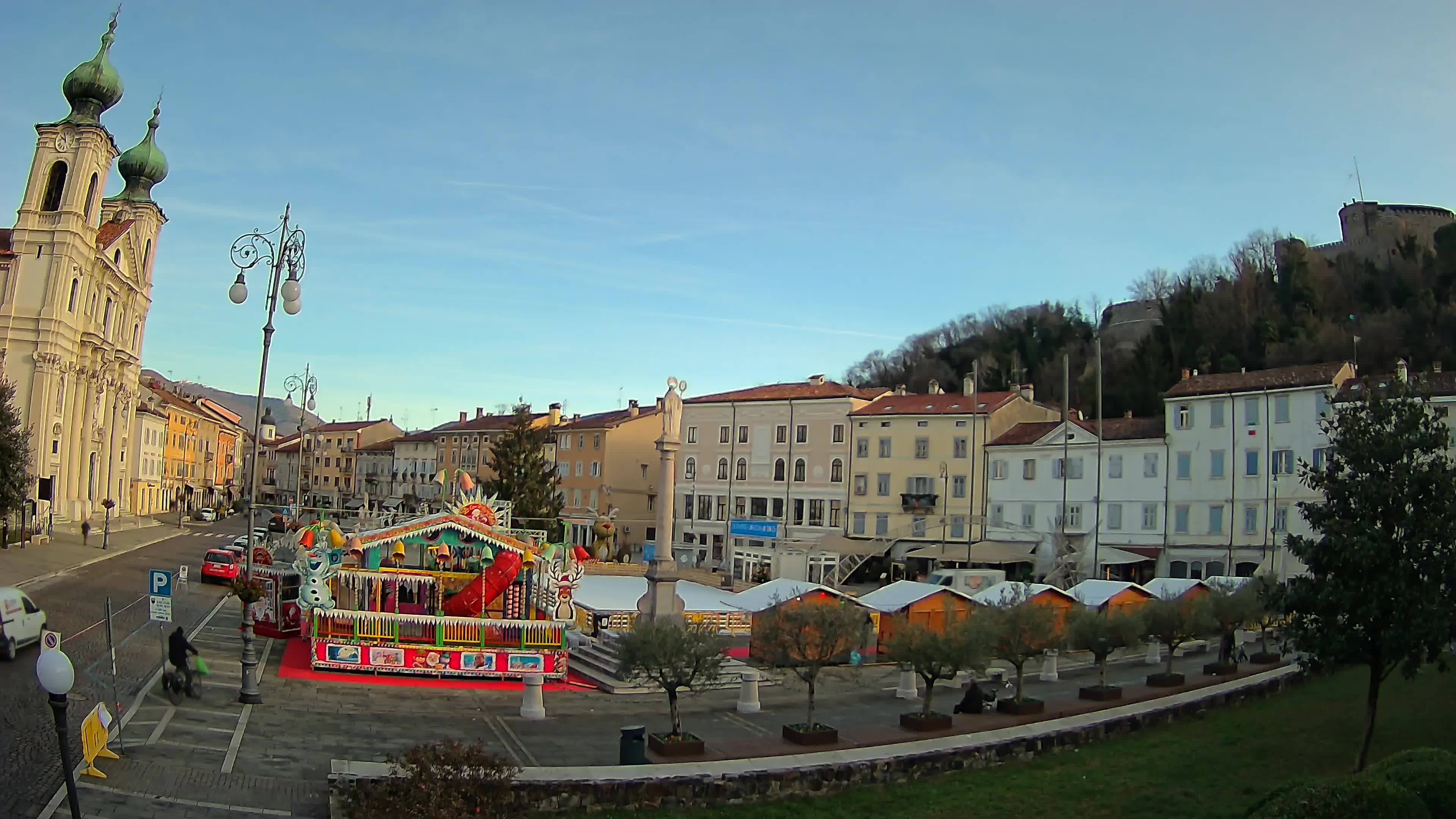 Kamera Gorica Travnik in cerkev sv. Ignacija
