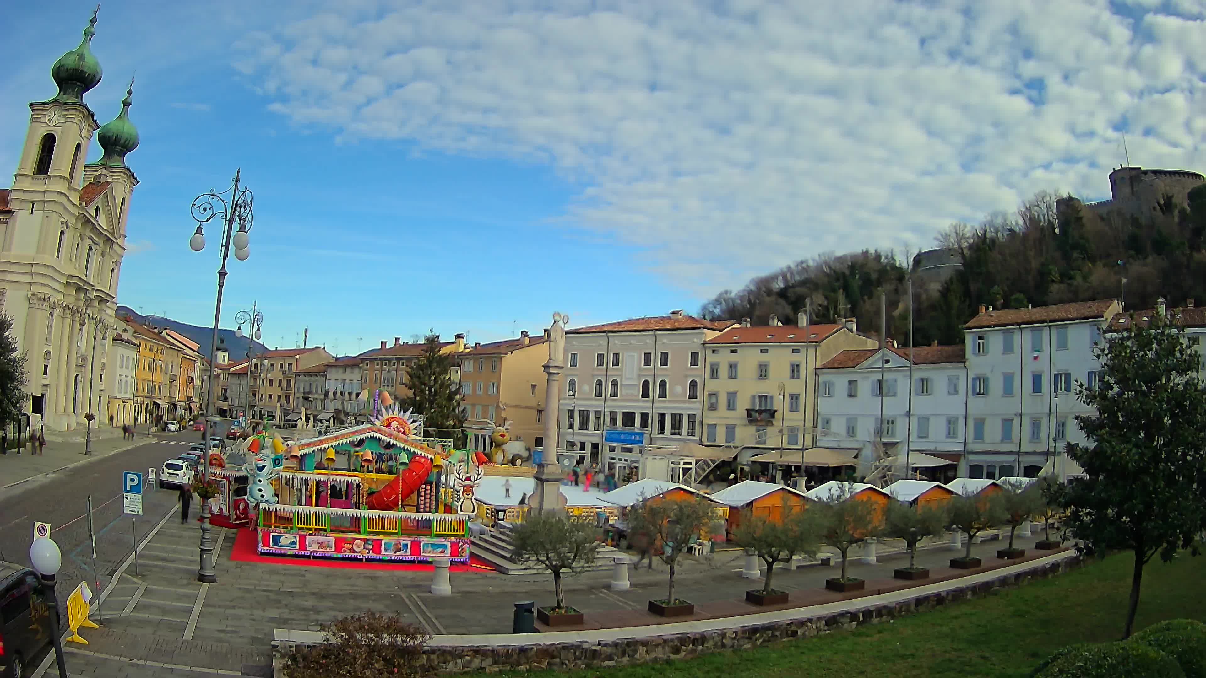 Kamera Gorica Travnik in cerkev sv. Ignacija