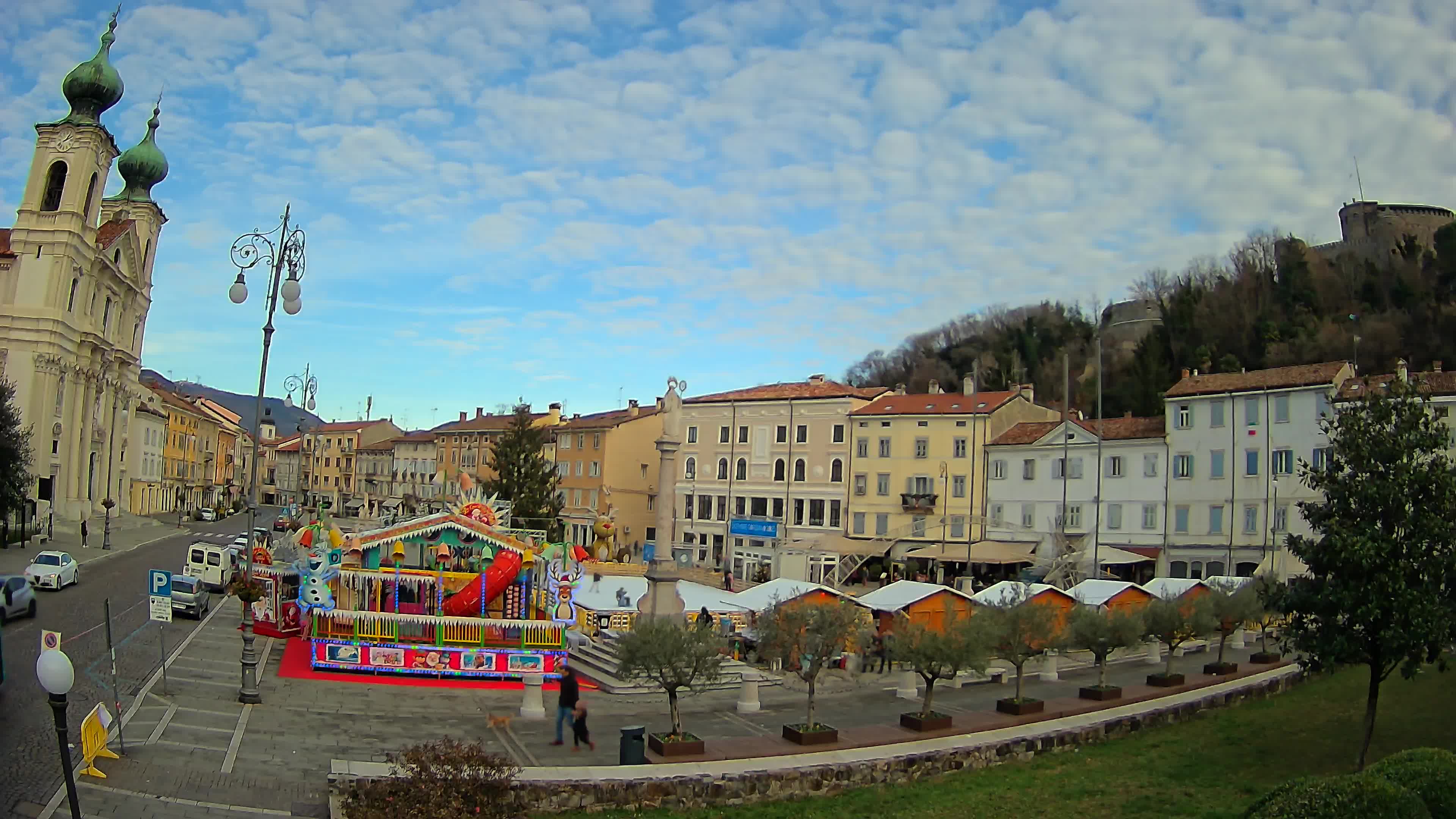 Kamera Gorica Travnik in cerkev sv. Ignacija