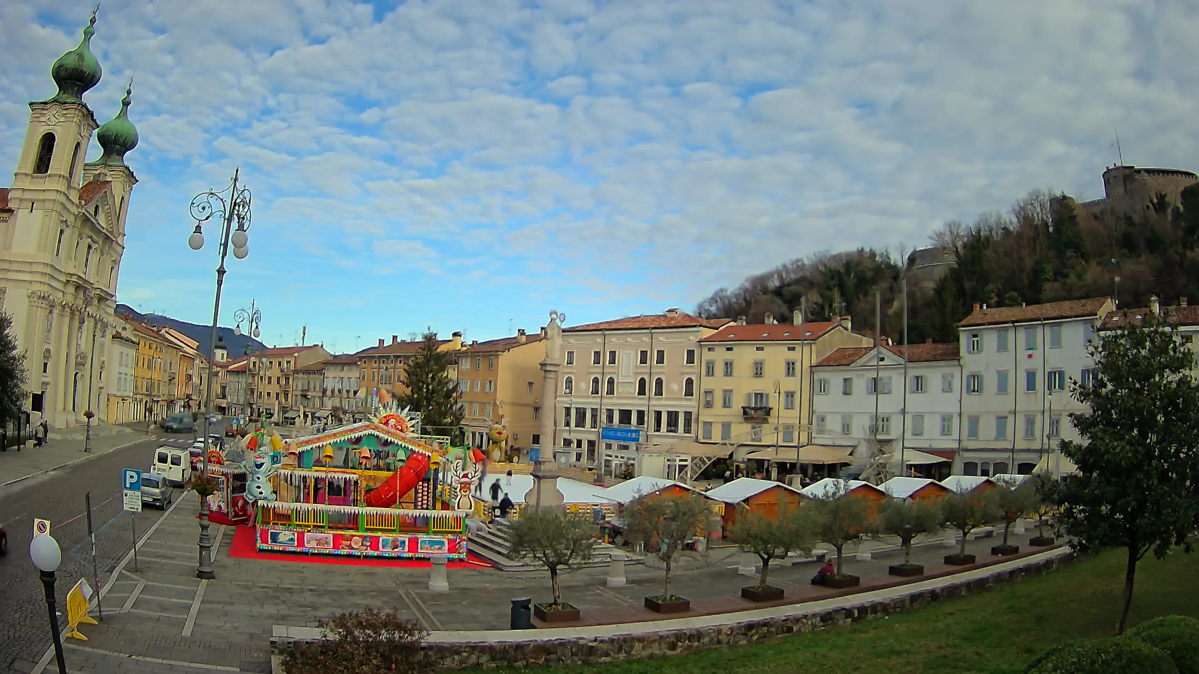 Kamera Gorica Travnik in cerkev sv. Ignacija