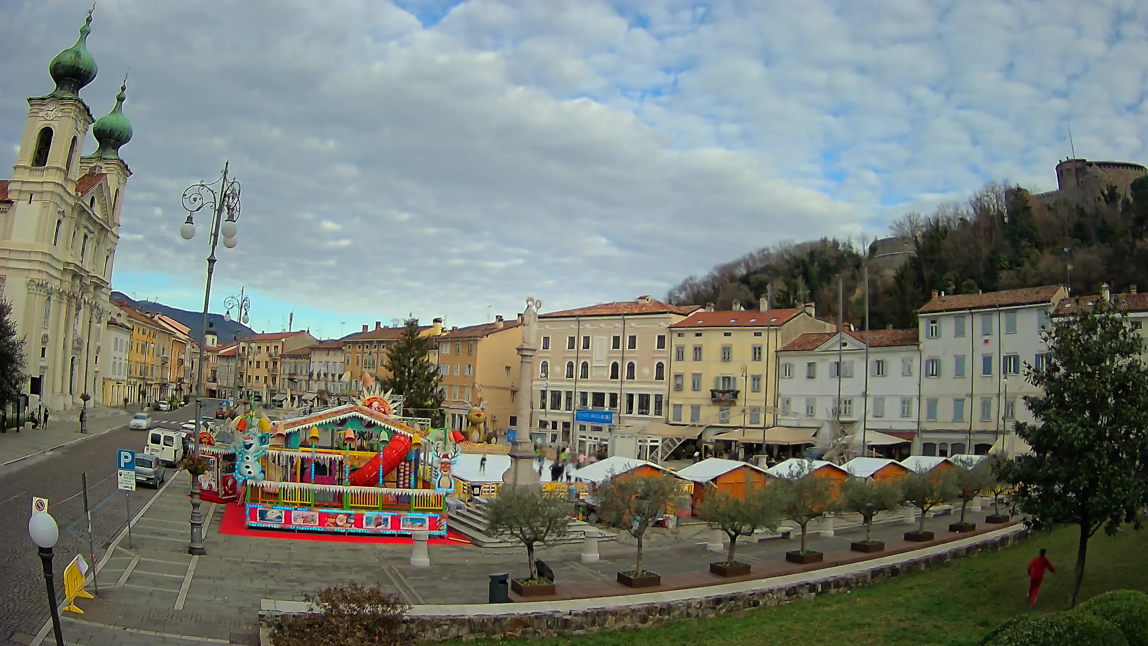 Kamera Gorica Travnik in cerkev sv. Ignacija