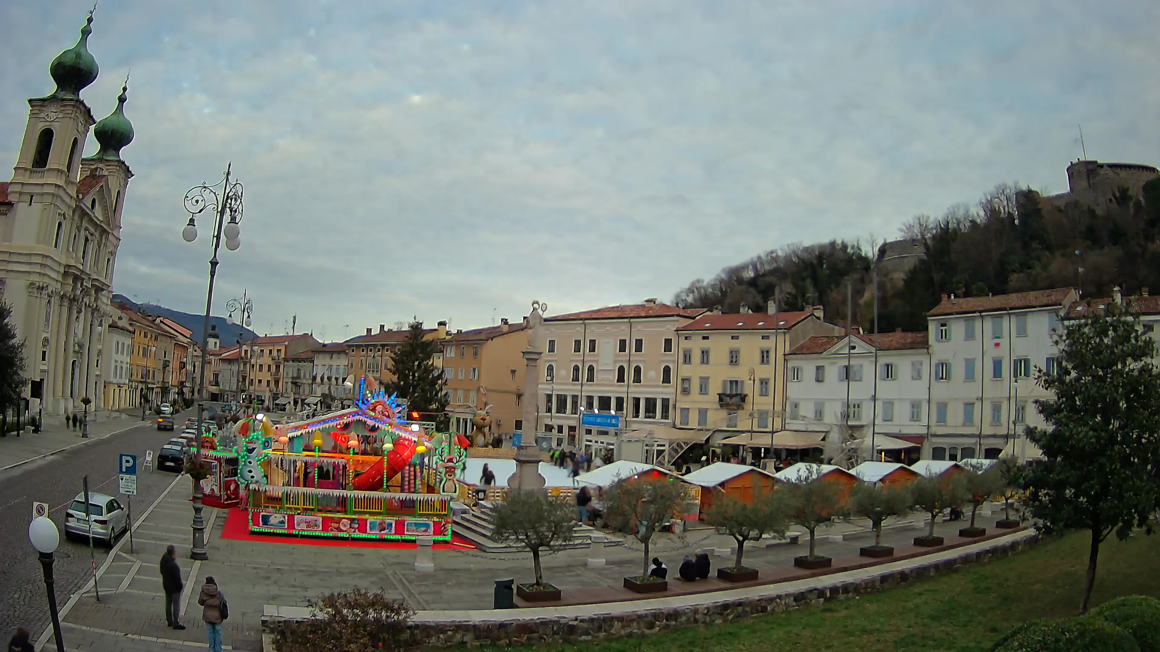 Kamera Gorica Travnik in cerkev sv. Ignacija