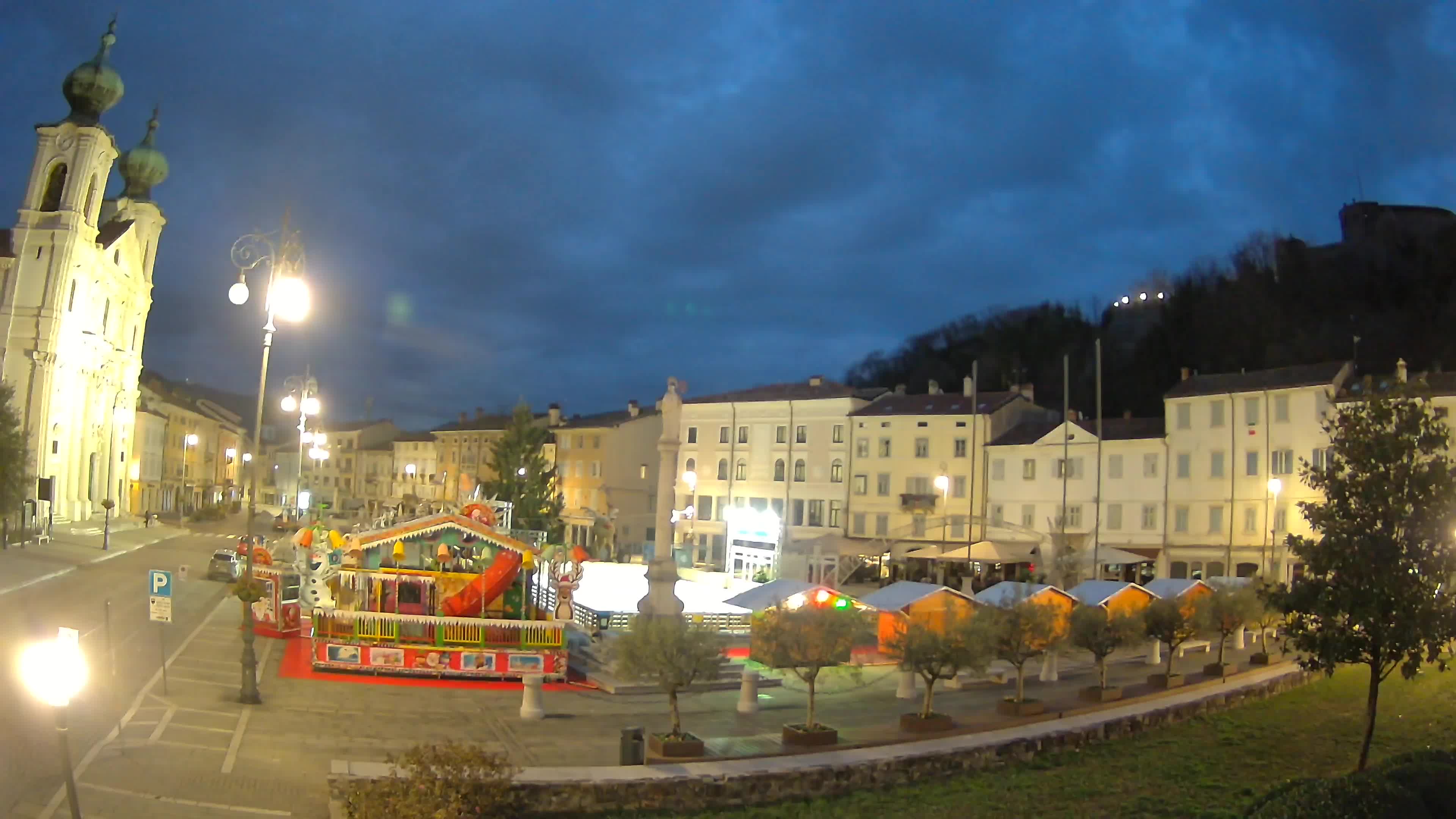 Kamera Gorica Travnik in cerkev sv. Ignacija