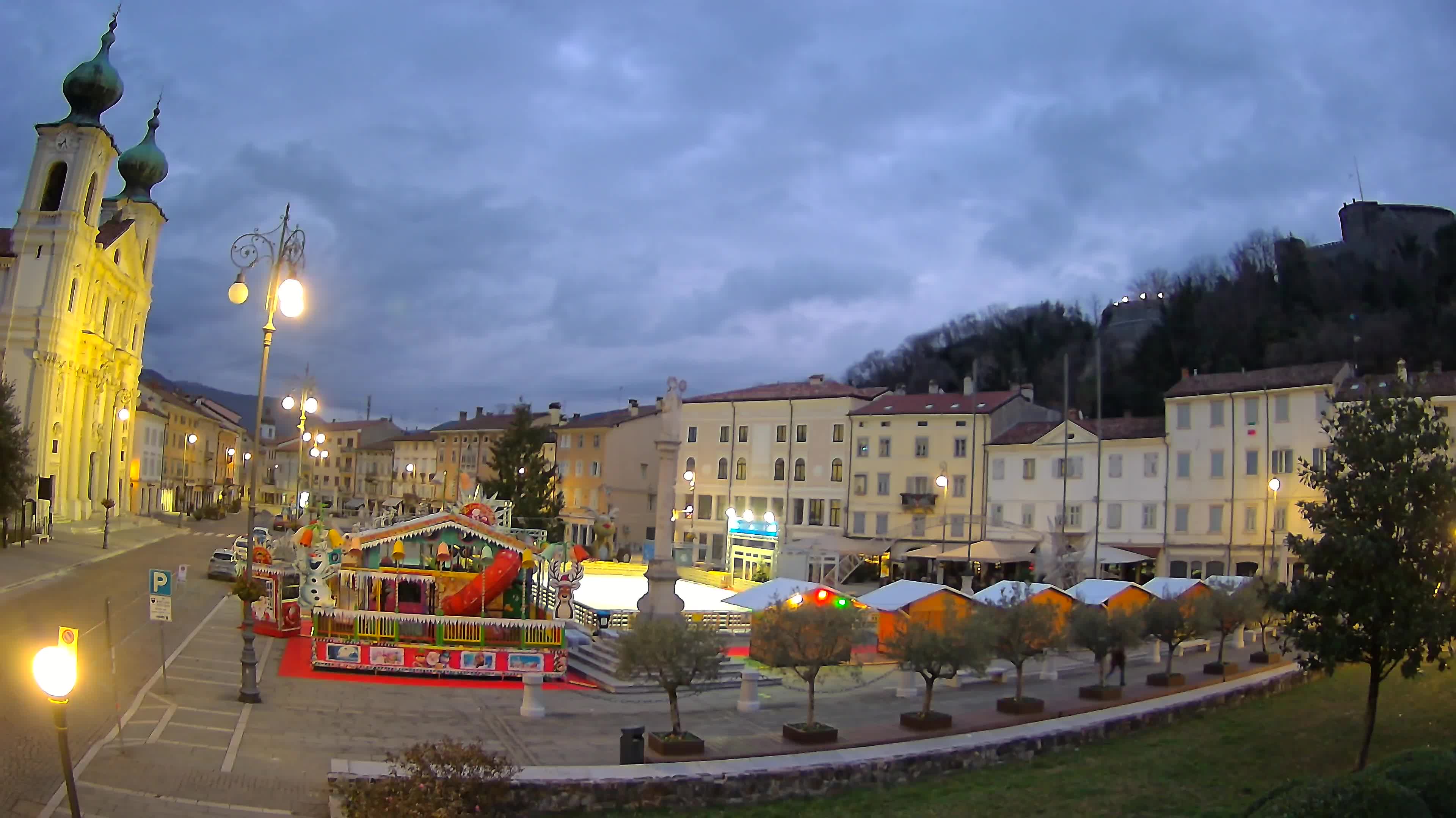 Kamera Gorica Travnik in cerkev sv. Ignacija