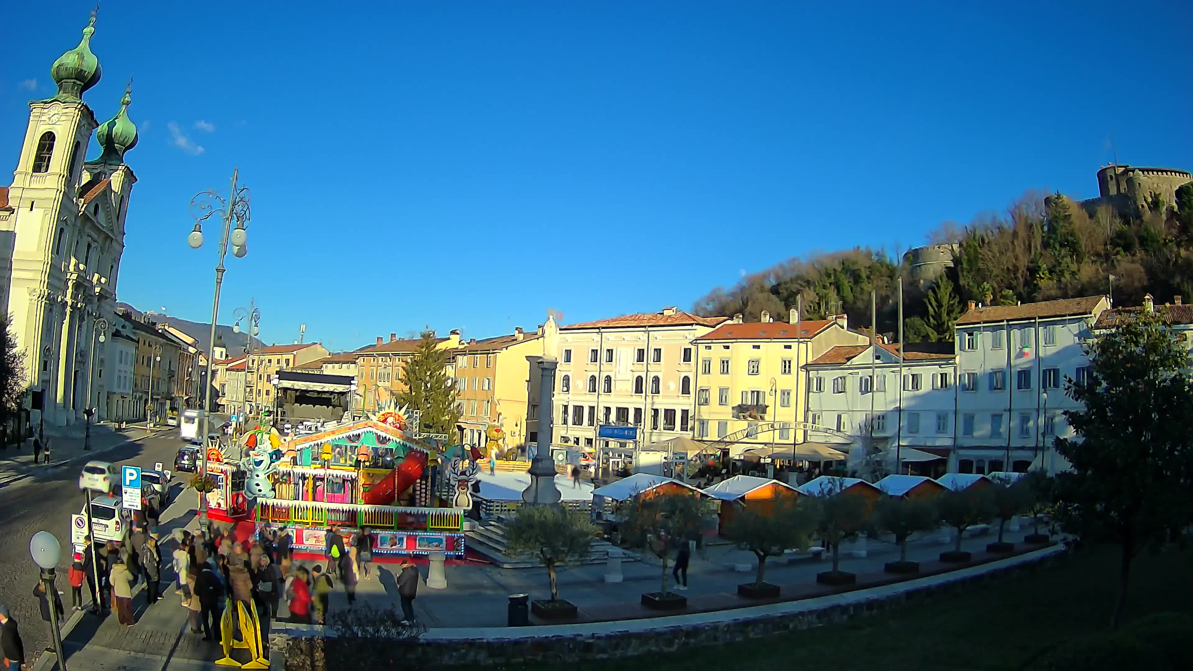 Kamera Gorica Travnik in cerkev sv. Ignacija