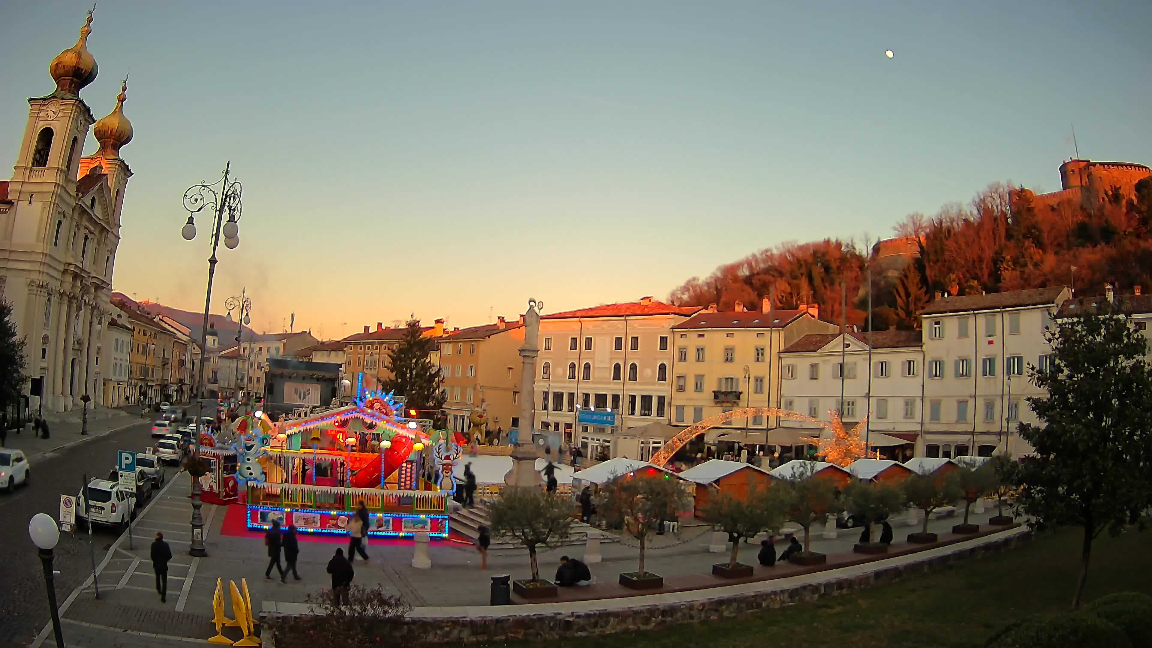 Kamera Gorica Travnik in cerkev sv. Ignacija