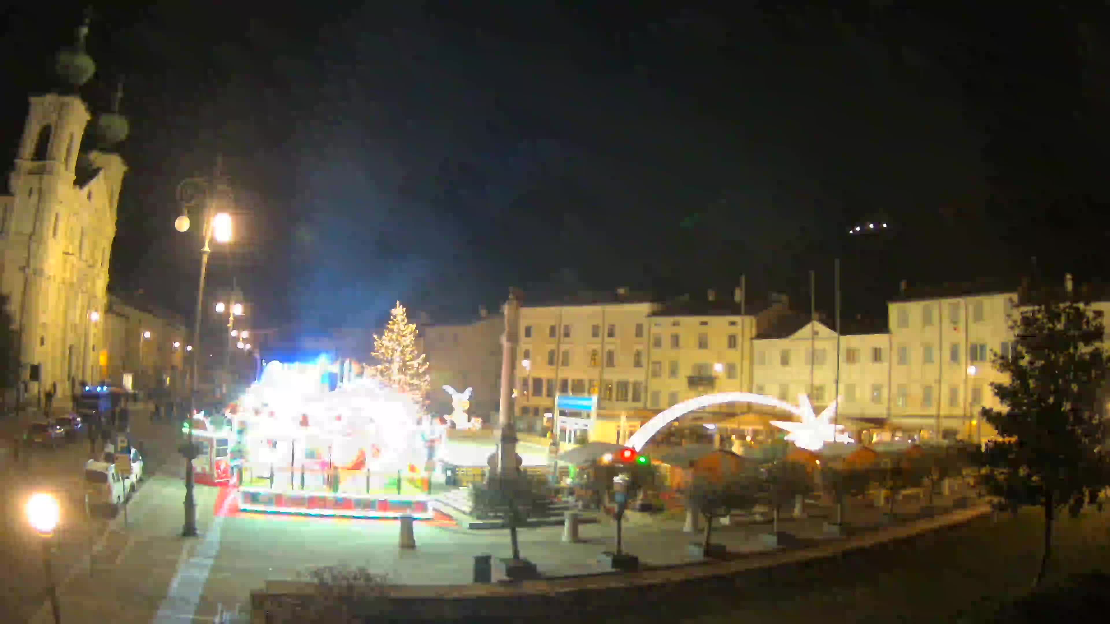 Kamera Gorica Travnik in cerkev sv. Ignacija