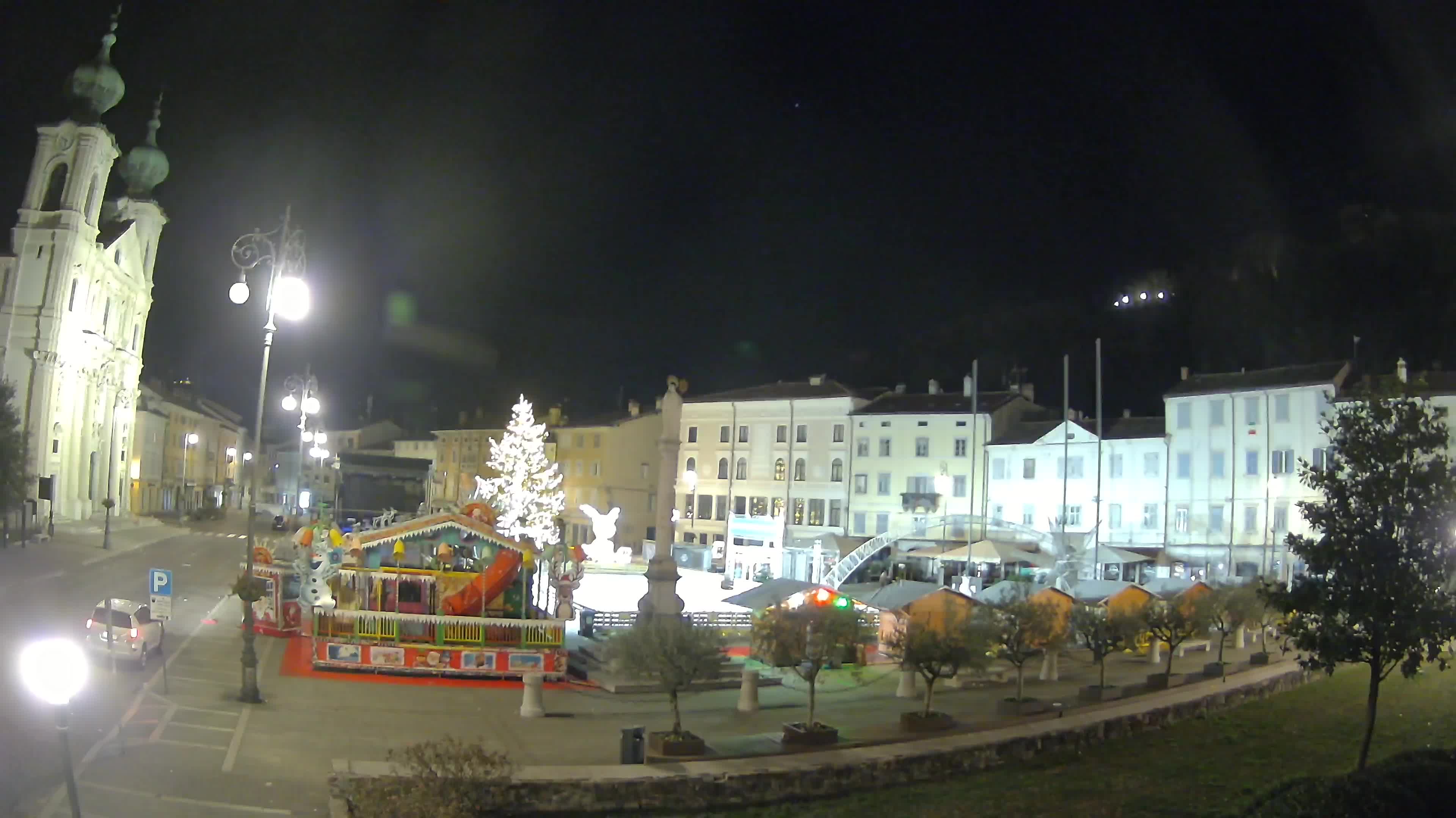 Kamera Gorica Travnik in cerkev sv. Ignacija