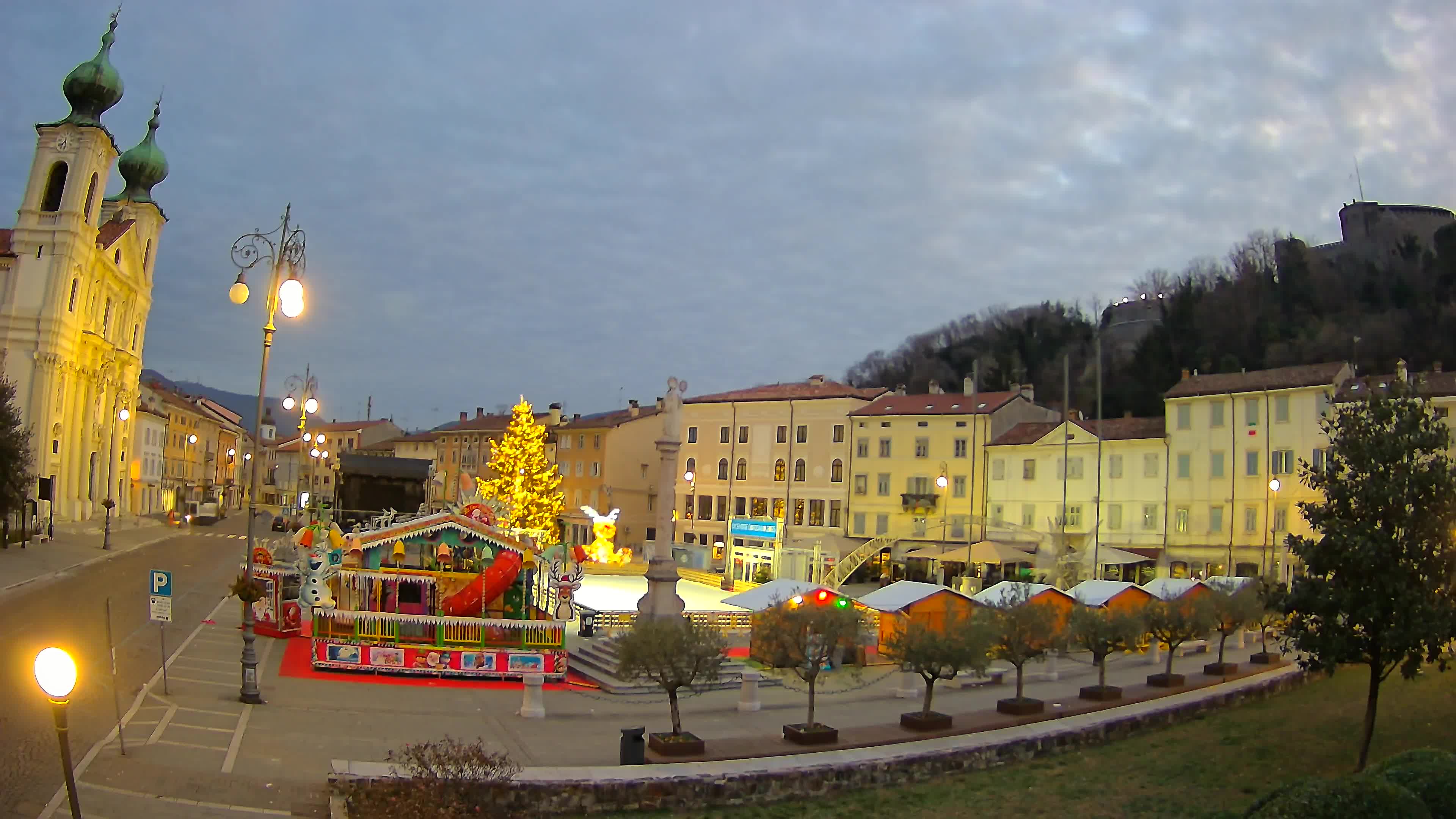 Kamera Gorica Travnik in cerkev sv. Ignacija