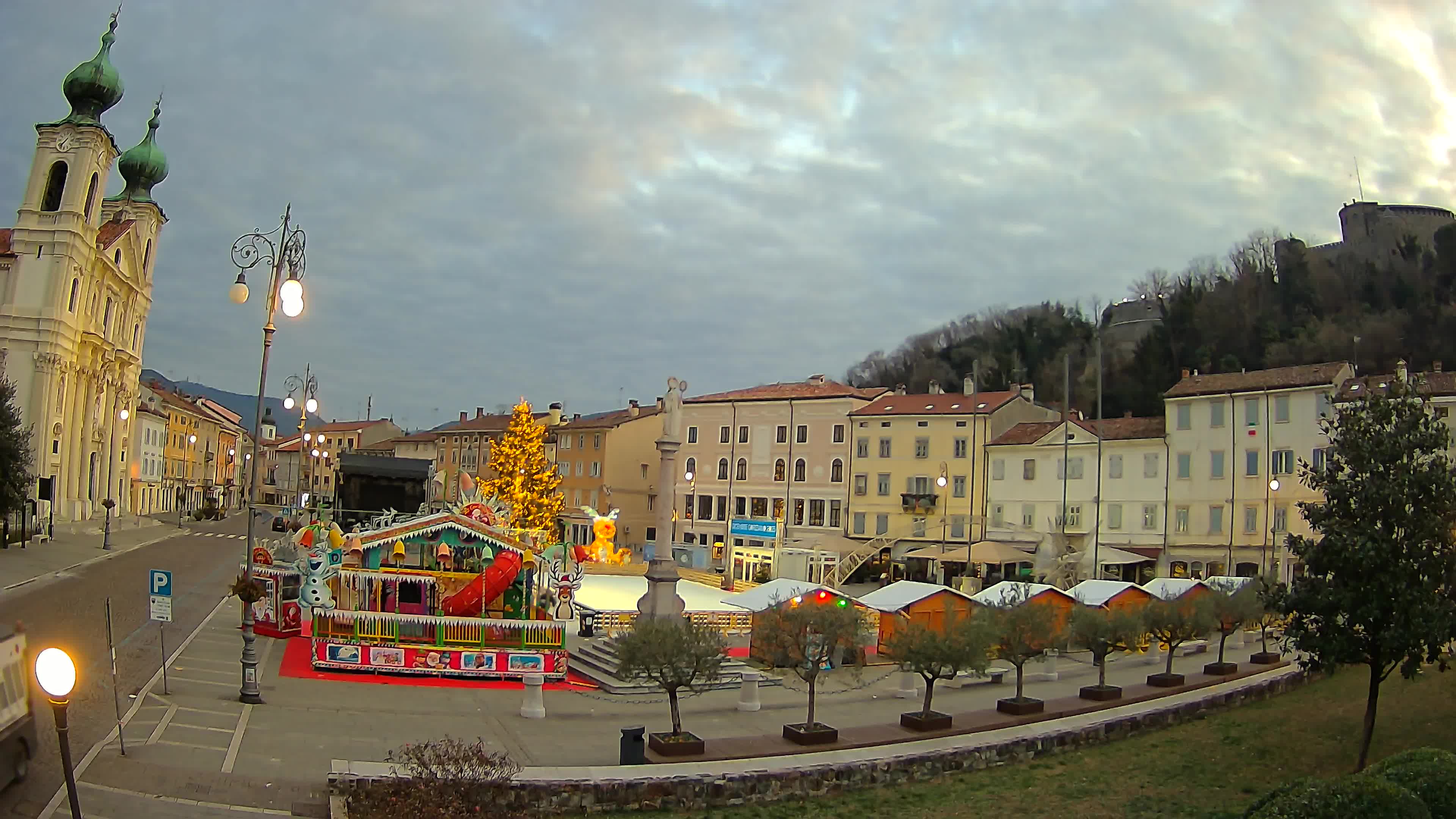 Gorizia Piazza della Vittoria e chiesa di S. Ignazio