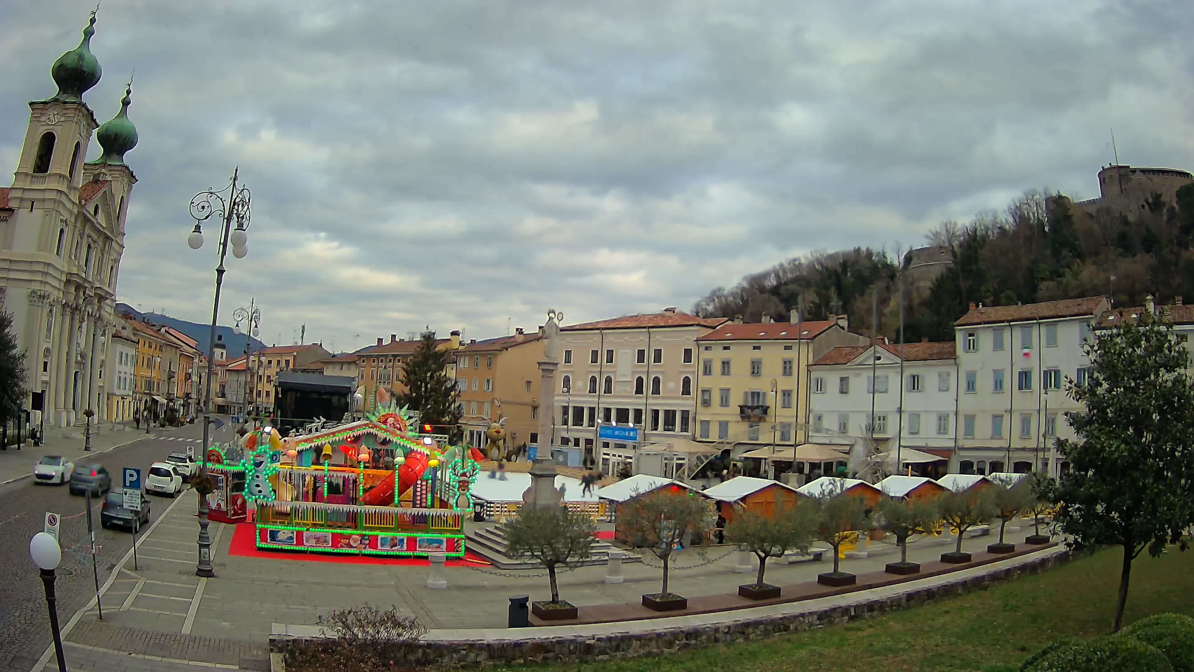 Kamera Gorica Travnik in cerkev sv. Ignacija