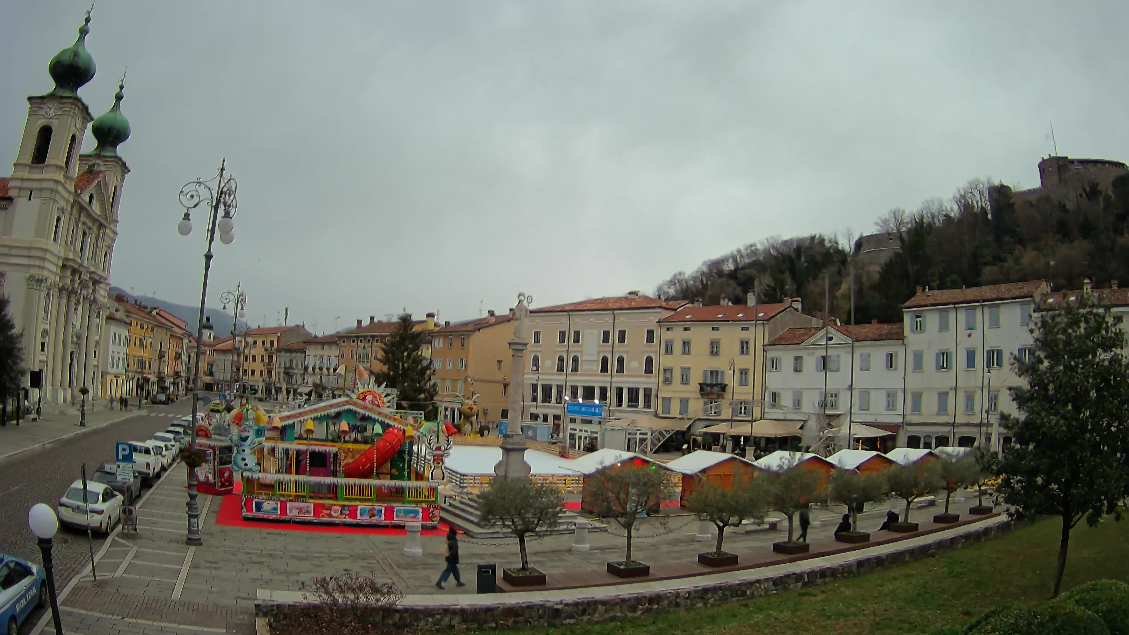 Kamera Gorica Travnik in cerkev sv. Ignacija