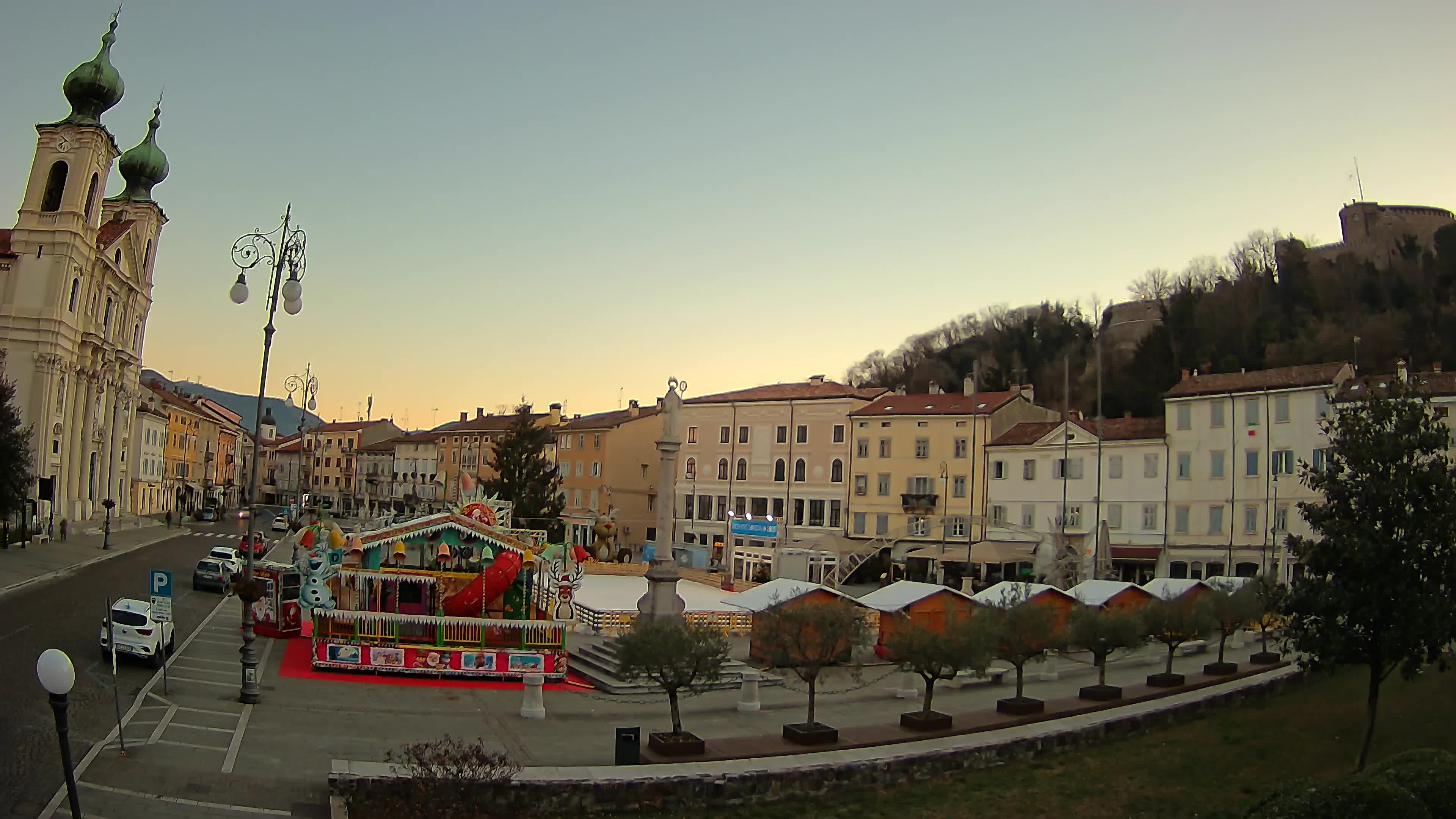 Kamera Gorica Travnik in cerkev sv. Ignacija
