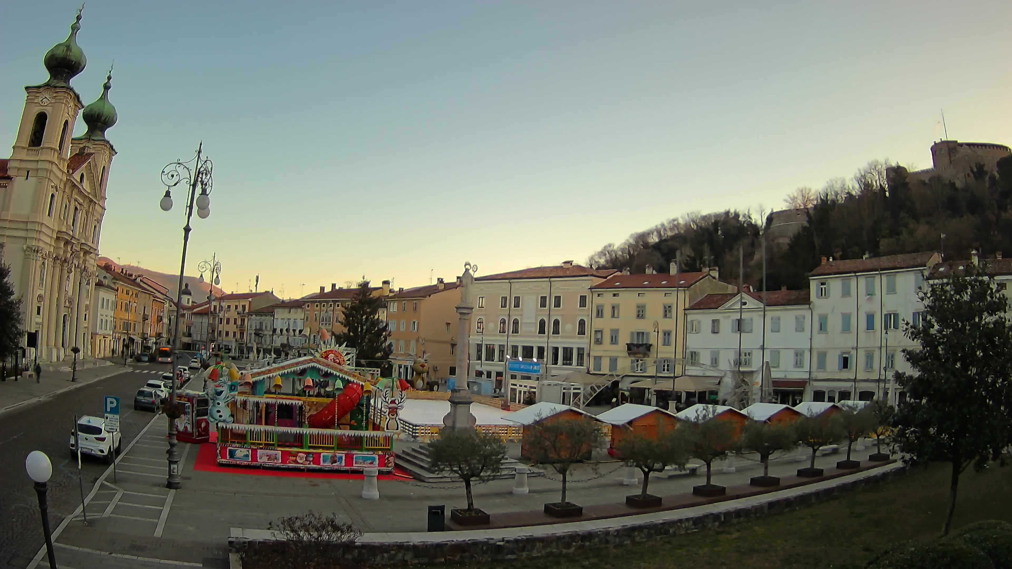 Kamera Gorica Travnik in cerkev sv. Ignacija