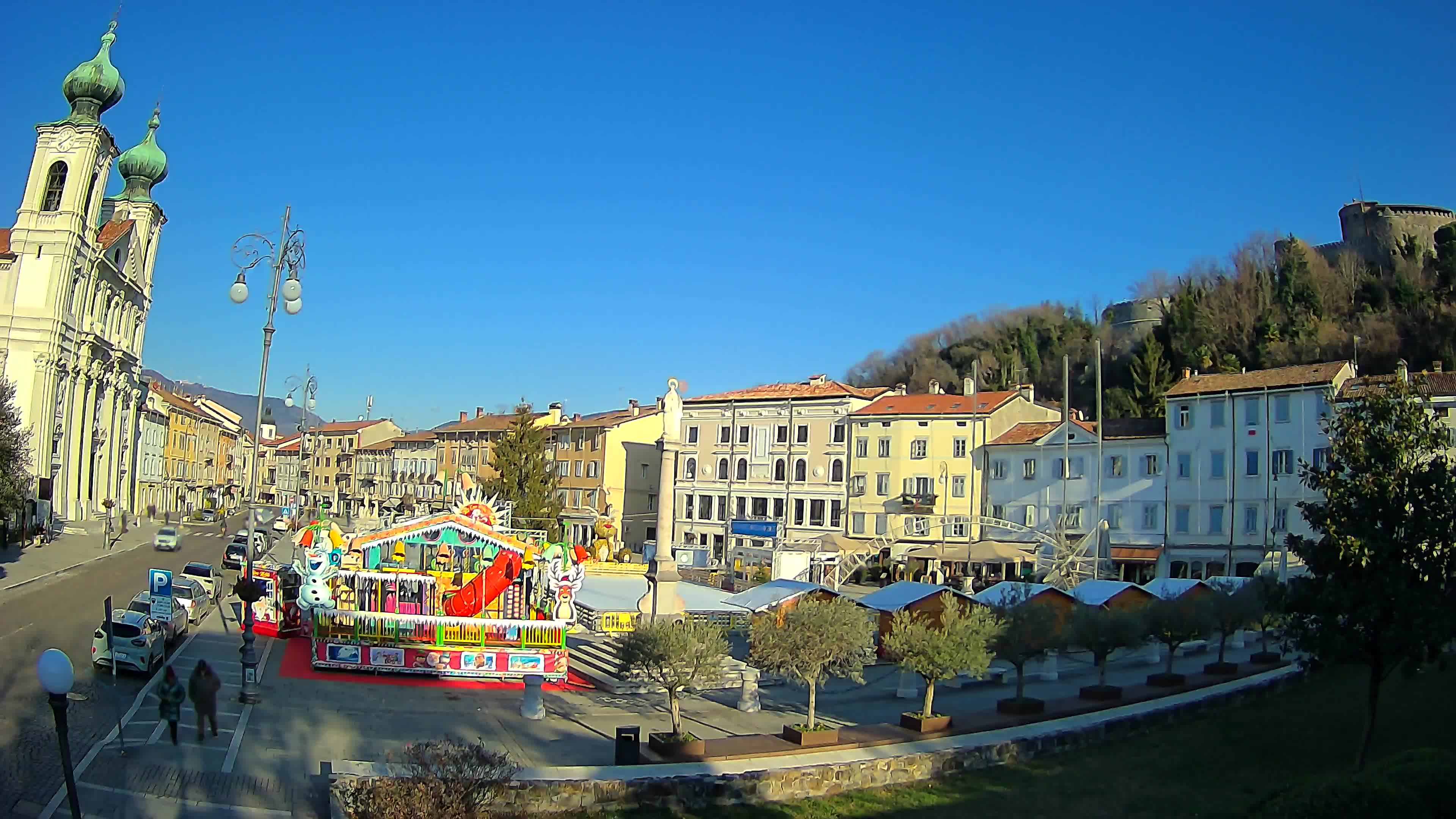 Kamera Gorica Travnik in cerkev sv. Ignacija