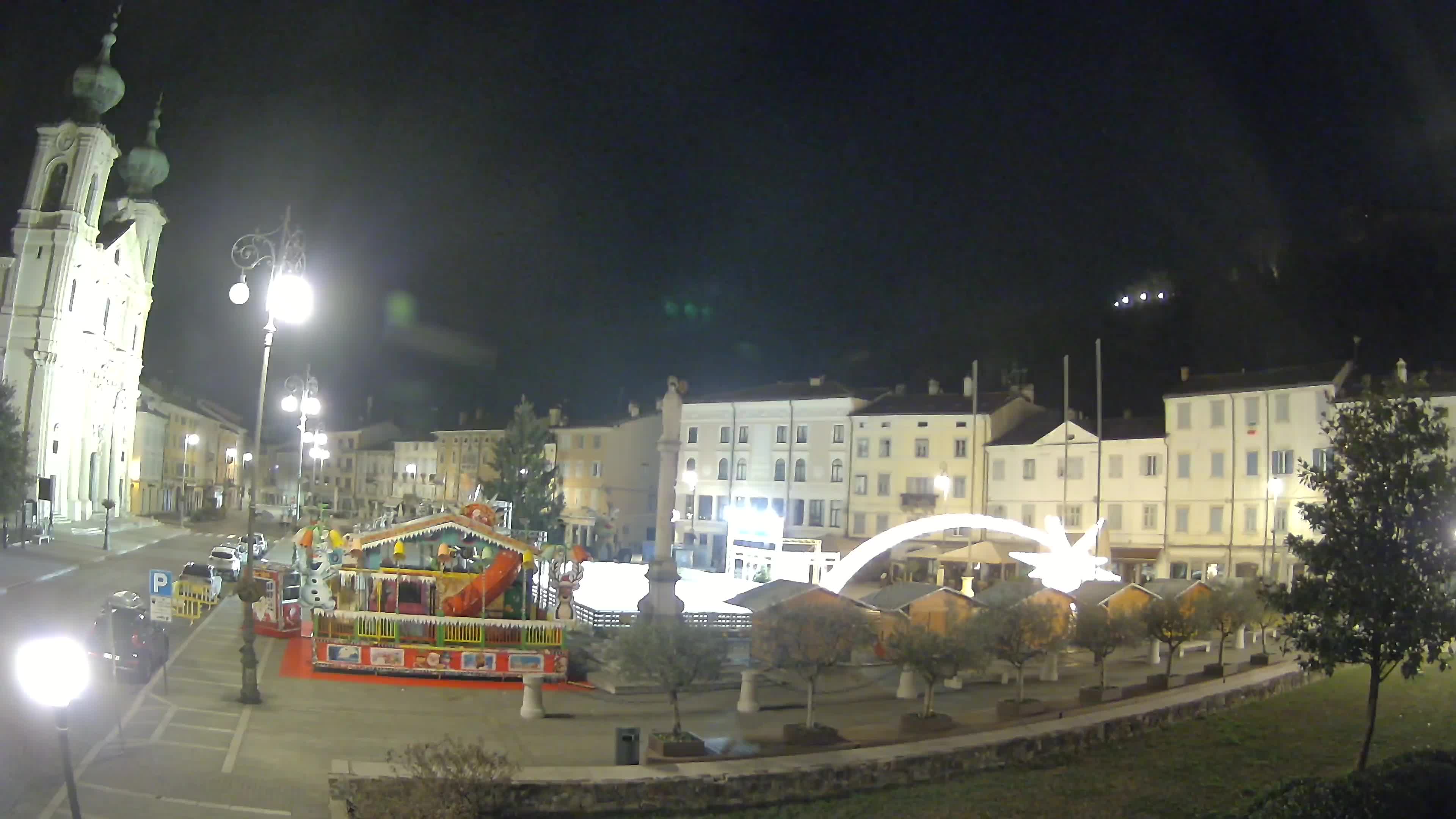 Kamera Gorica Travnik in cerkev sv. Ignacija