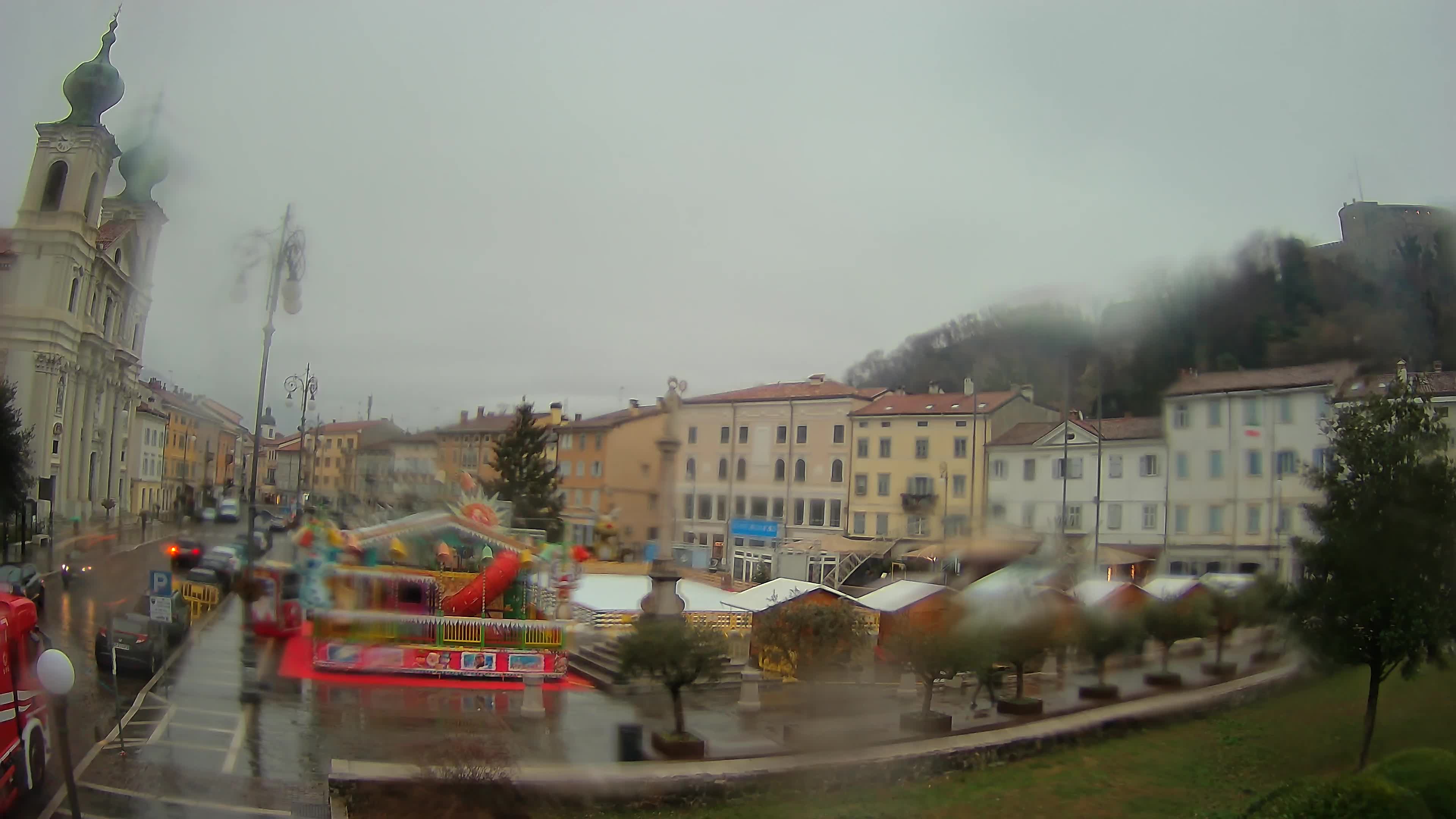 Kamera Gorica Travnik in cerkev sv. Ignacija